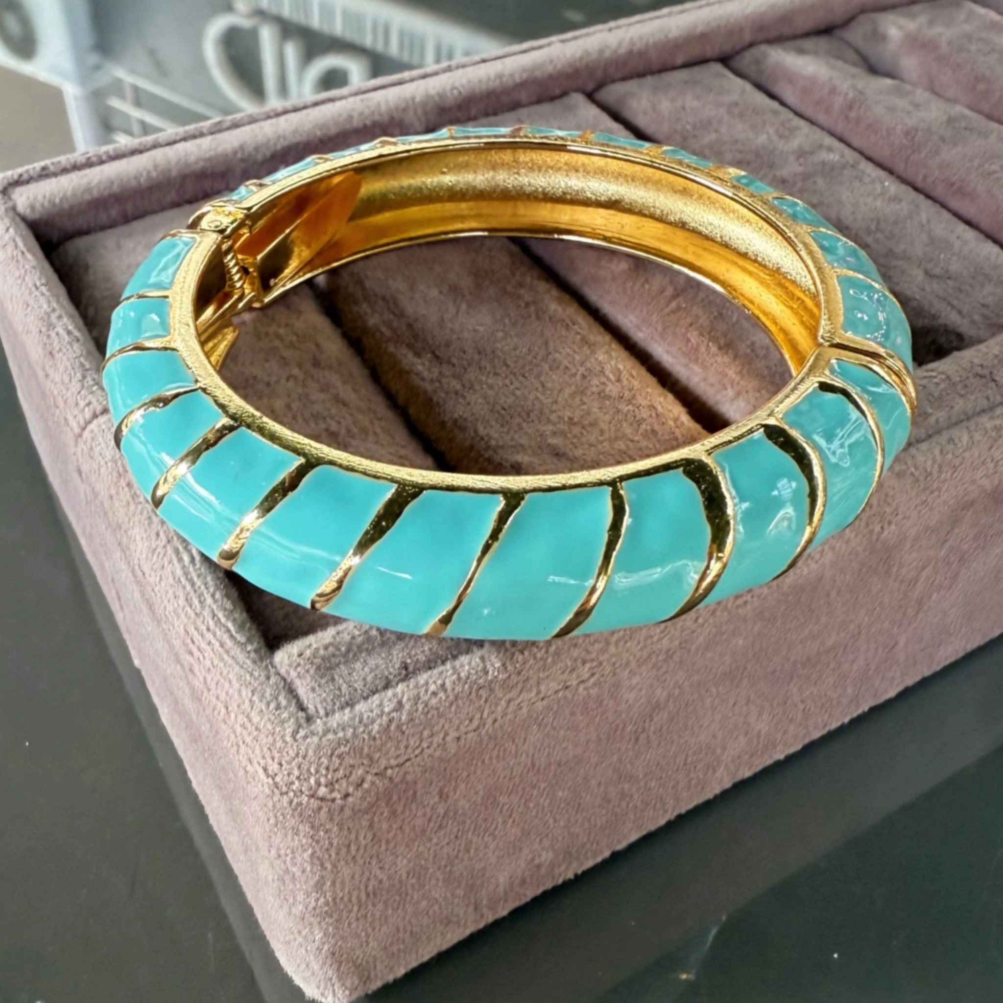 Açık Mavi Mineli Kelepçe 946 