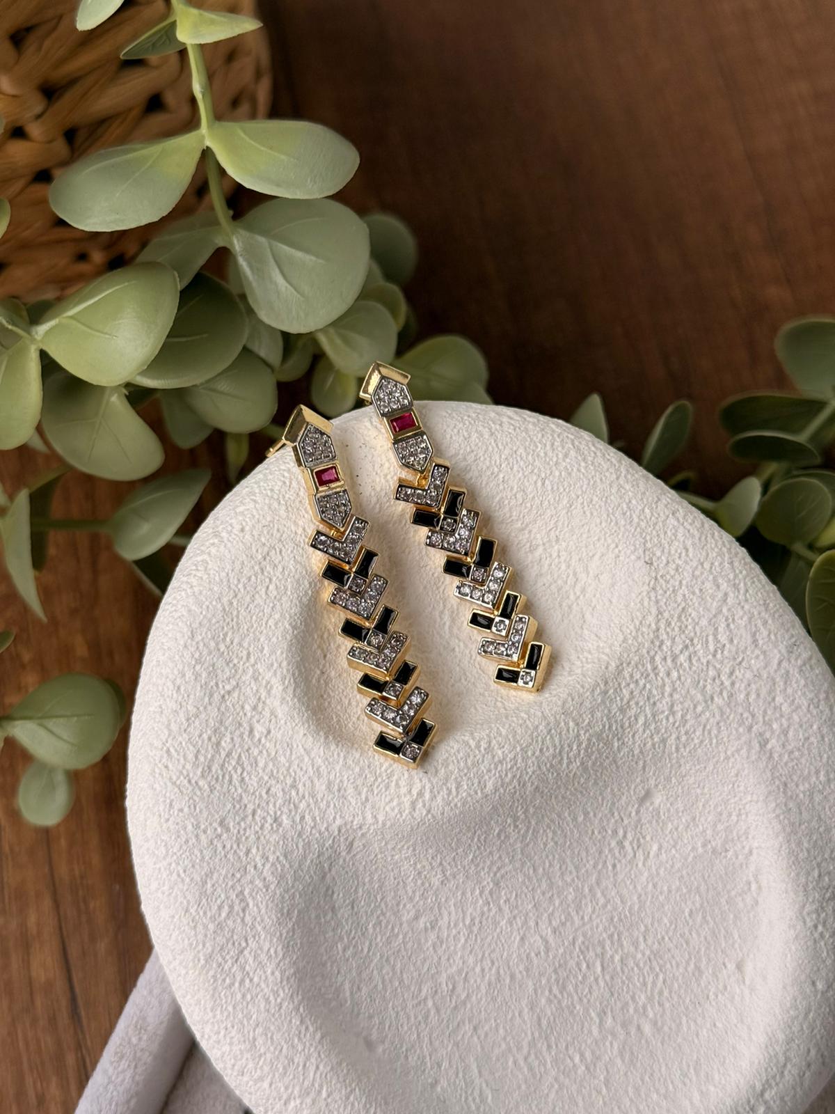 Özel Tasarım Fuşya Taş Detaylı Sallantılı Küpe 1284