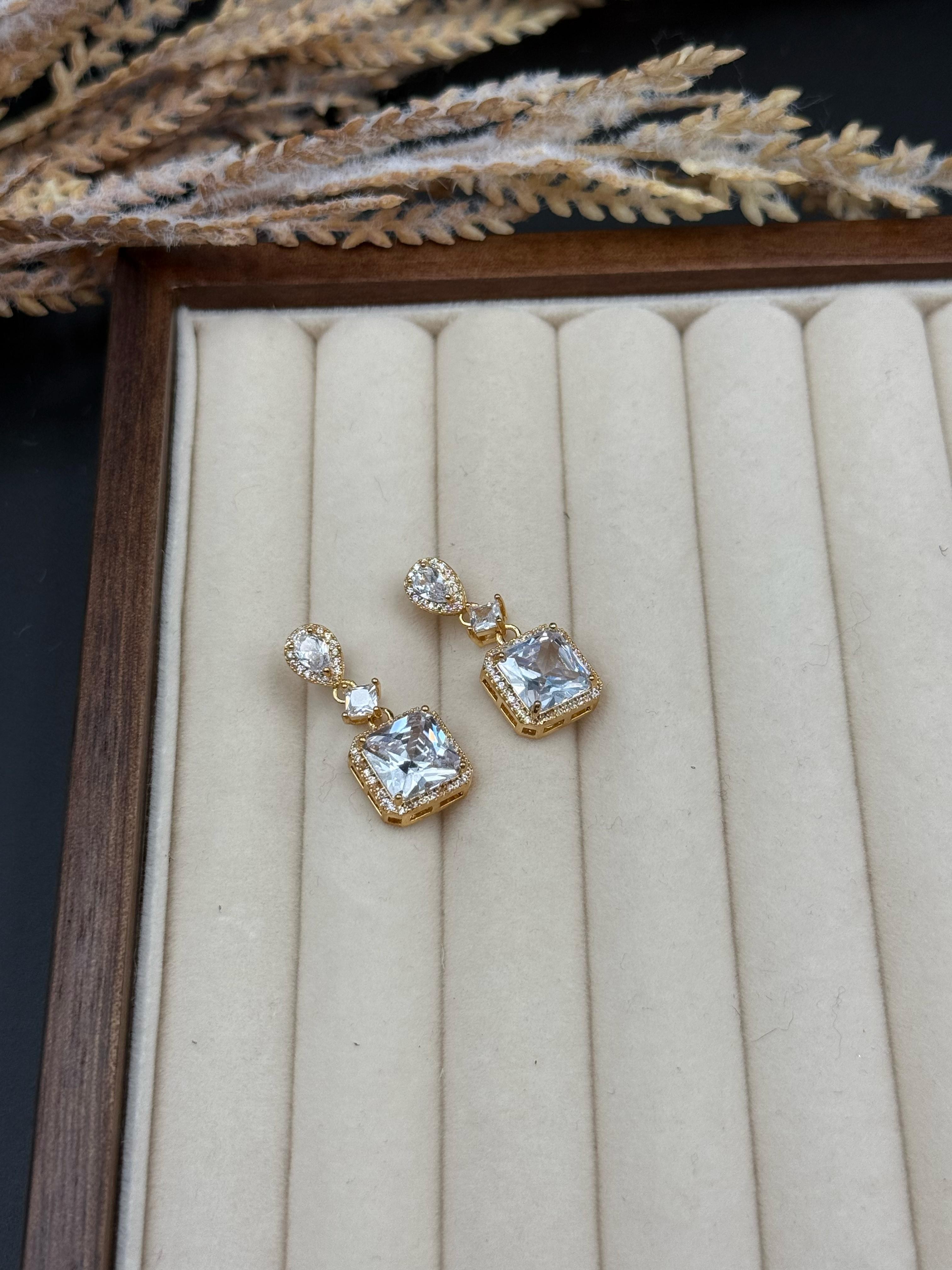 Baget Gold Taşlı Vip Küpe 340