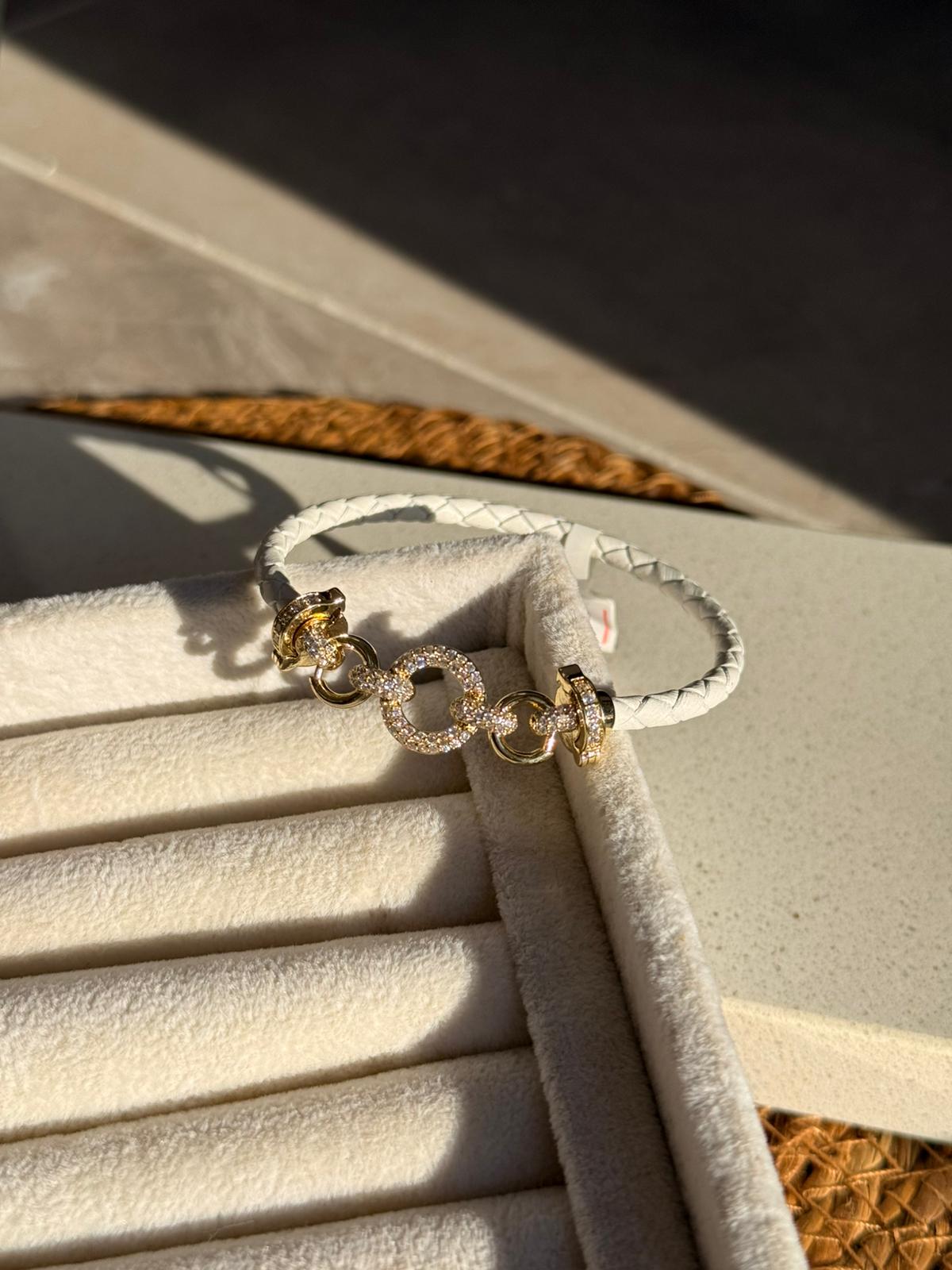 Özel Seri Halka Zirkon Taşlı Beyaz Deri Bileklik 1113