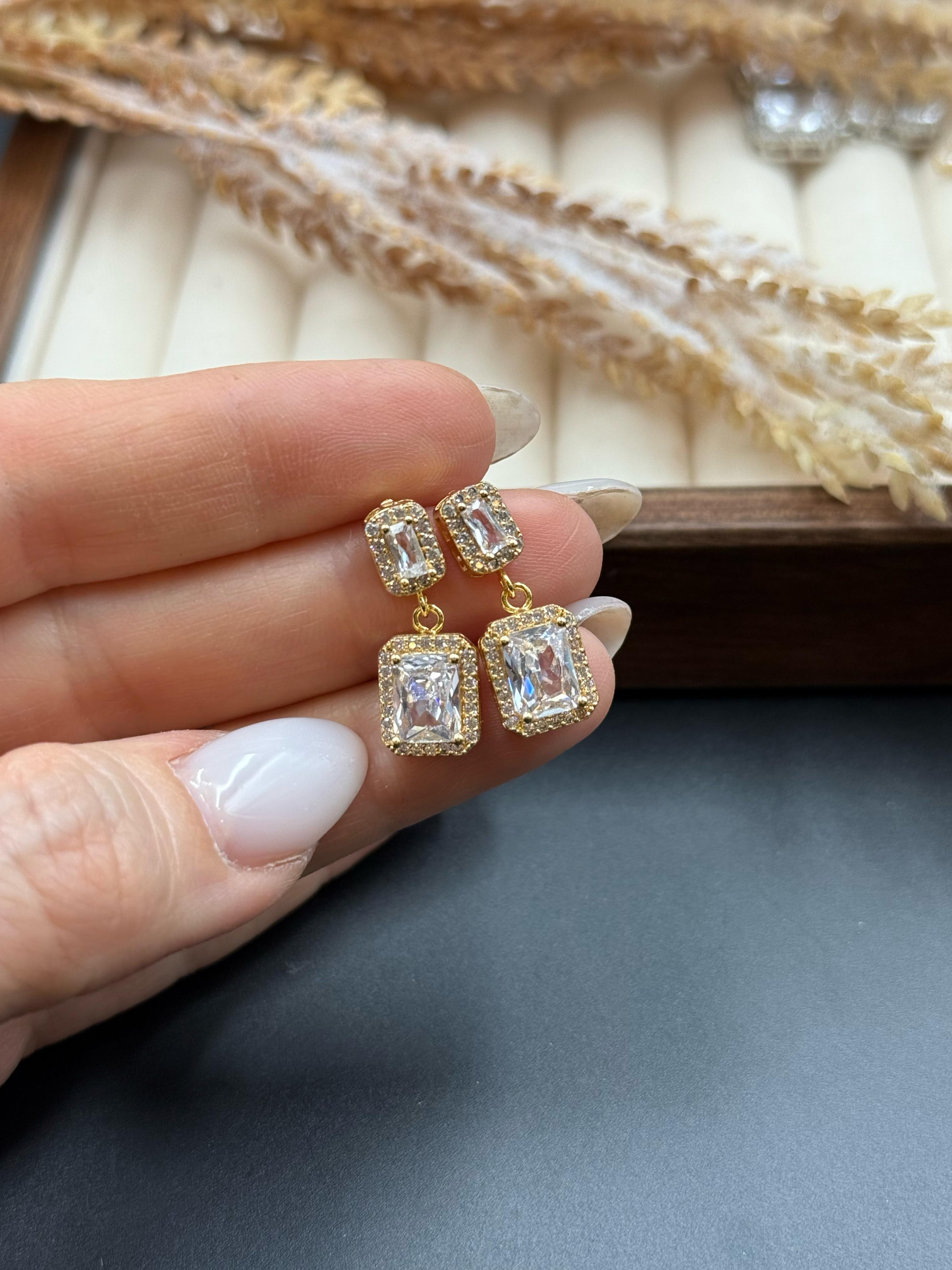 Taşlı Gold Vip Küpe 335