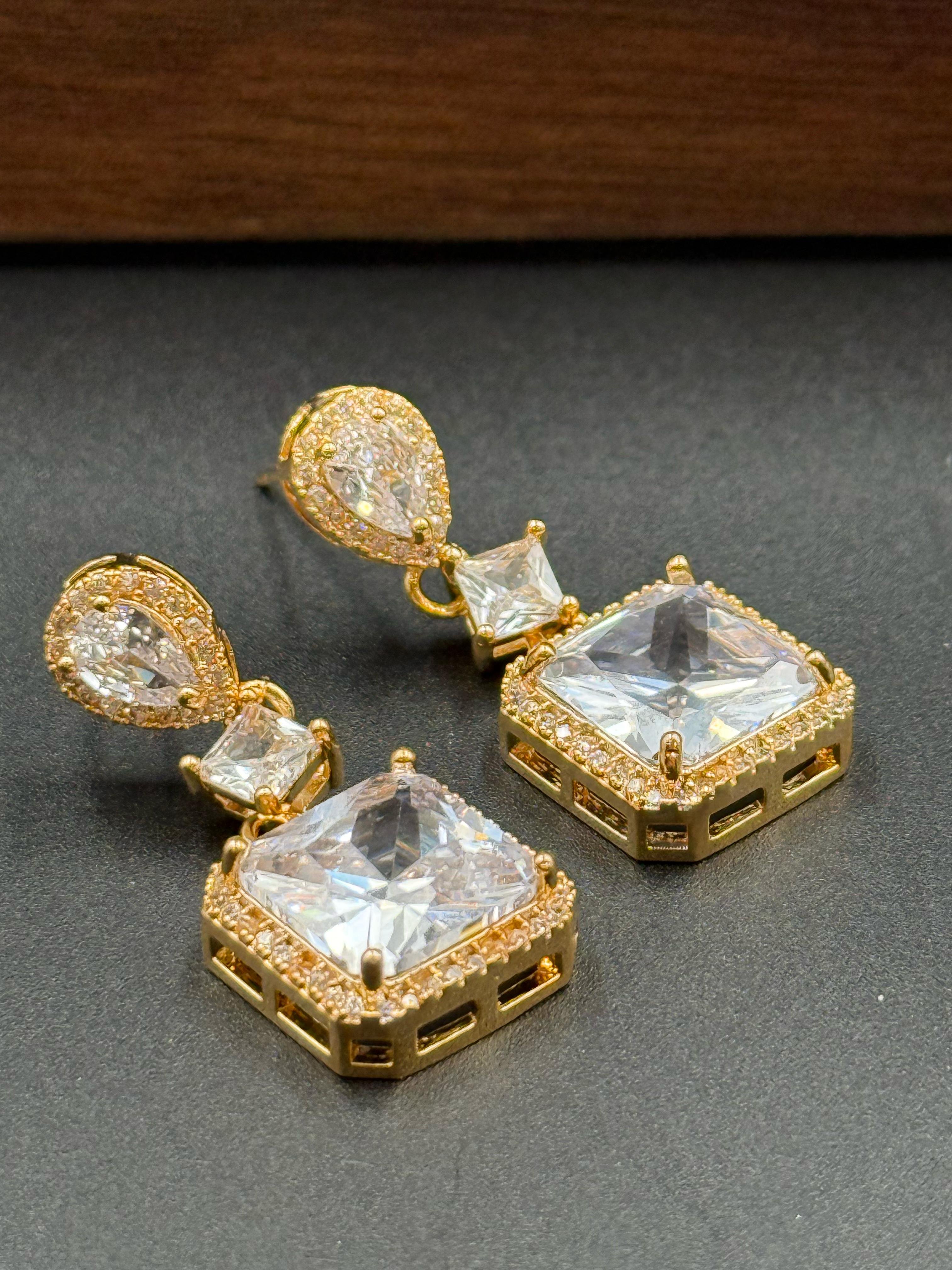 Baget Gold Taşlı Vip Küpe 340