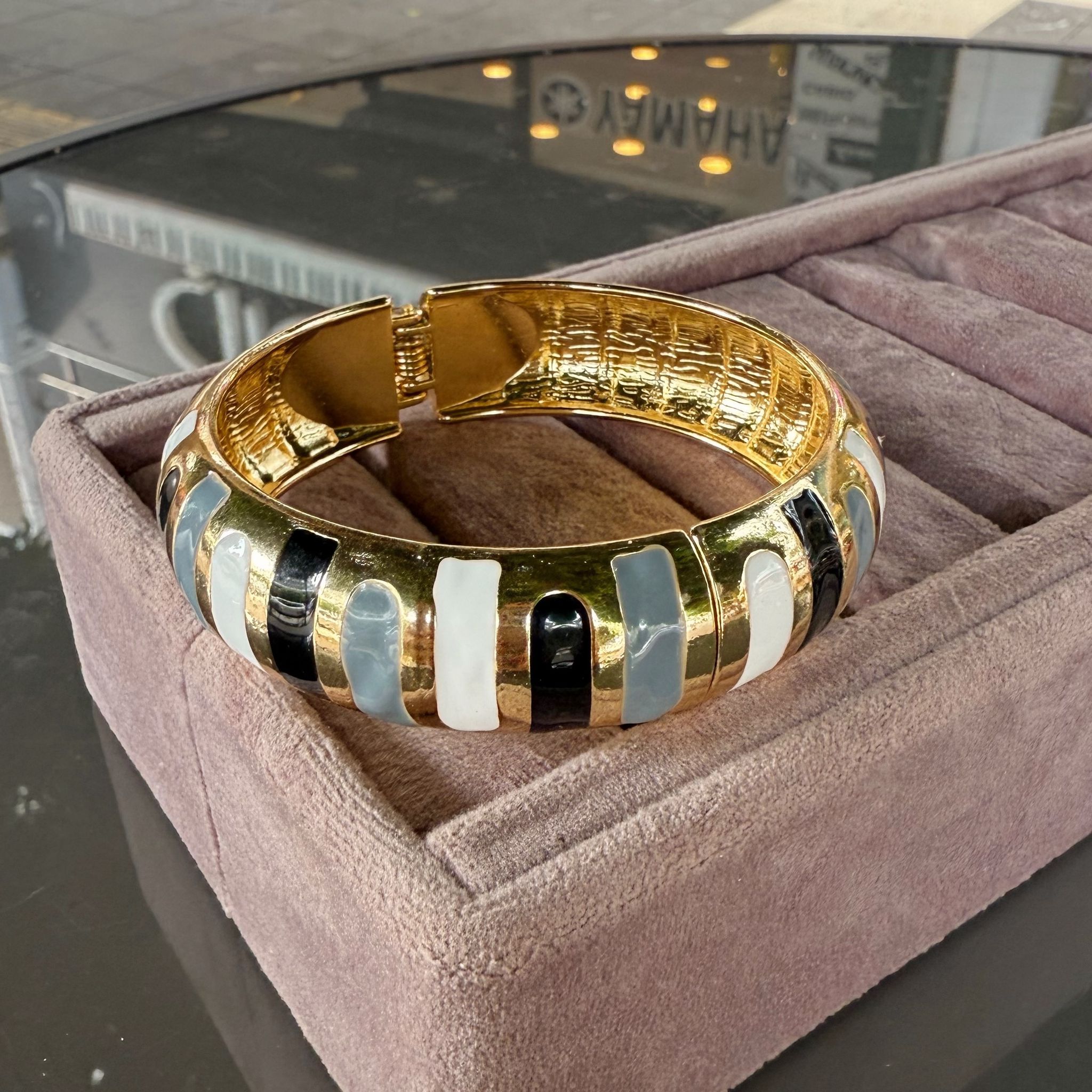 Siyah Beyaz Mineli Kelepçe 955