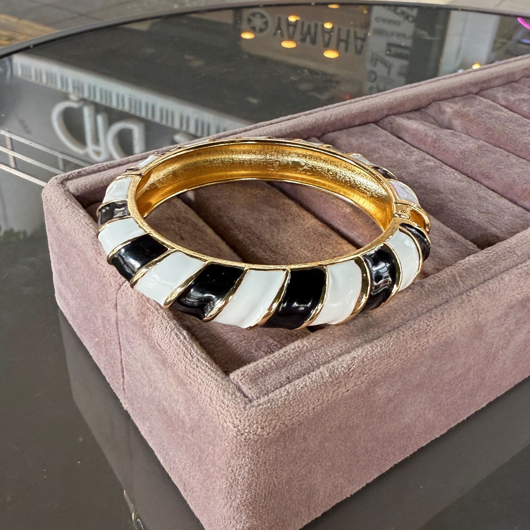 Siyah Beyaz Mineli Kelepçe 951