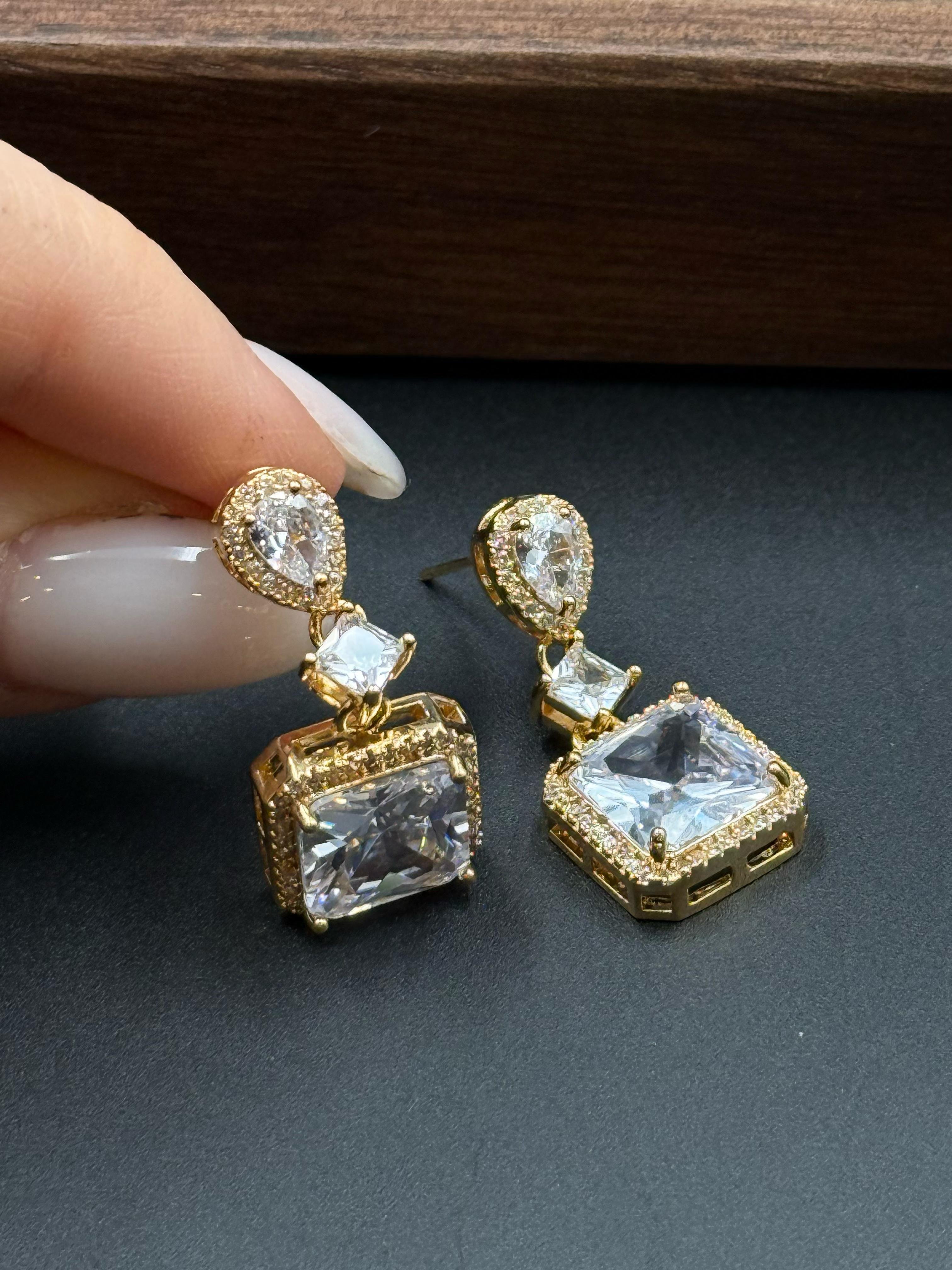 Baget Gold Taşlı Vip Küpe 340