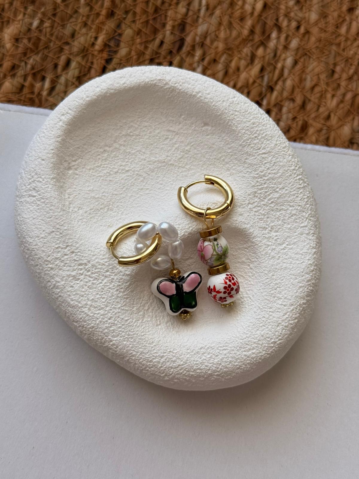 Kelebek Seramik İncili Halka Charm Küpe 1057