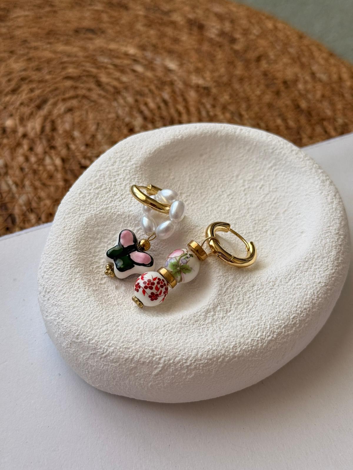 Kelebek Seramik İncili Halka Charm Küpe 1057