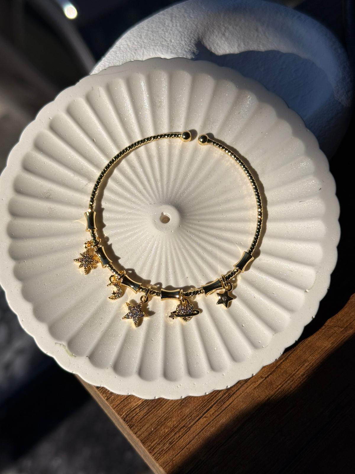 Özel Seri Yıldız Taşlı Renkli Çoklu Charm Sallantılı Kelepçe Bileklik 1234