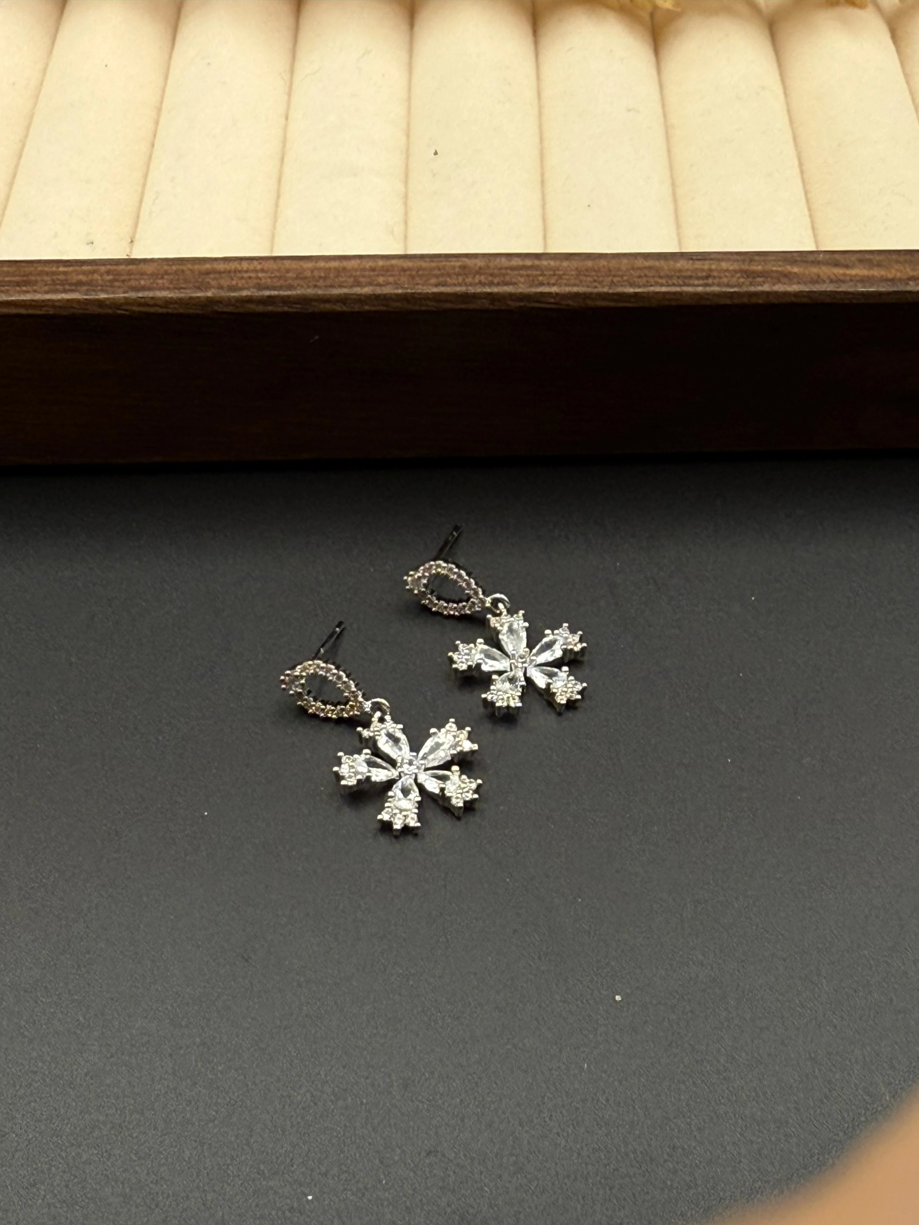 Taşlı Silver Vip Küpe 337