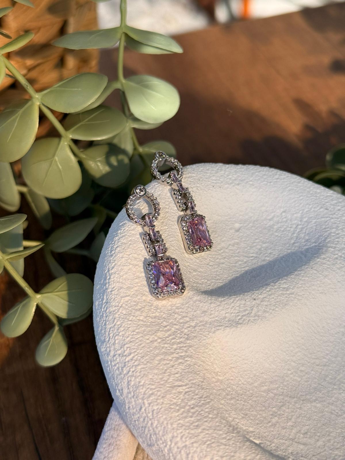 Xuping Zirkon Taşlı Pembe Detay Silver Küpe 1300