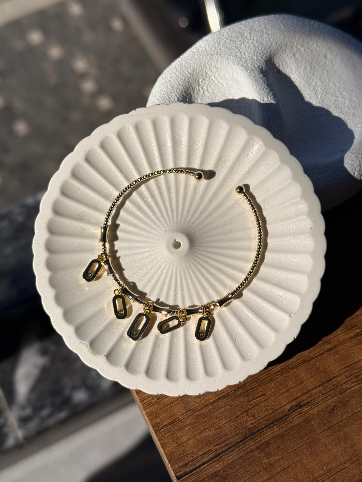 Özel Seri Gold Sallantılı Zirkon Taşlı Çoklu Charmlı Bileklik 1227