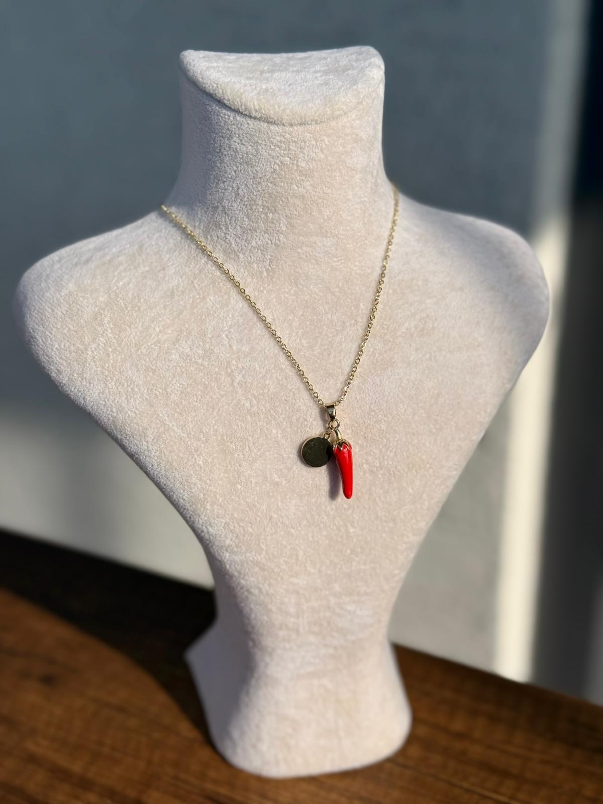 Mineli Kırmızı Biber Çelik  Şans Kolye 1327