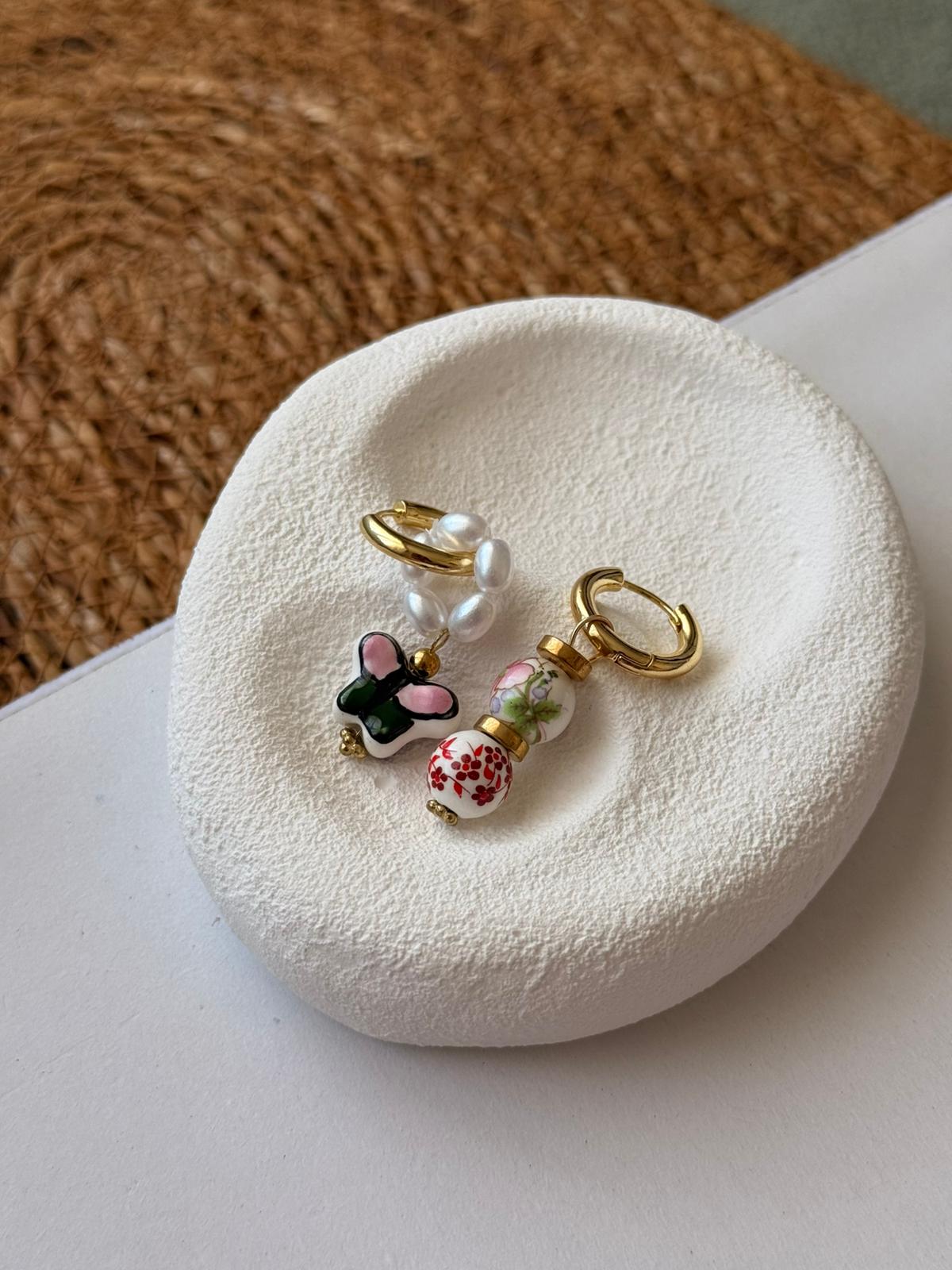 Kelebek Seramik İncili Halka Charm Küpe 1057