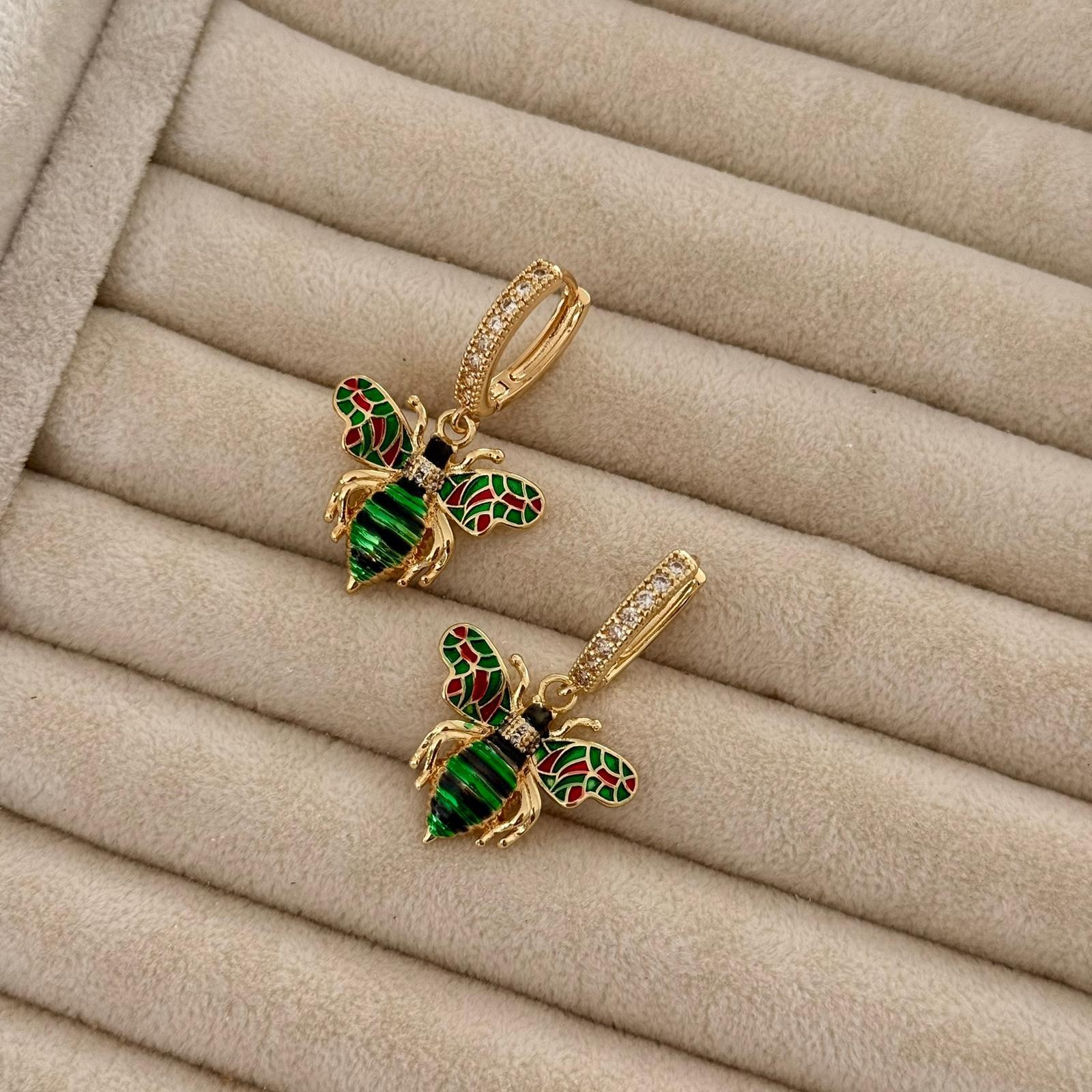 YEŞİL ARI SALLANTILI GOLD ÇELİK KÜPE 789