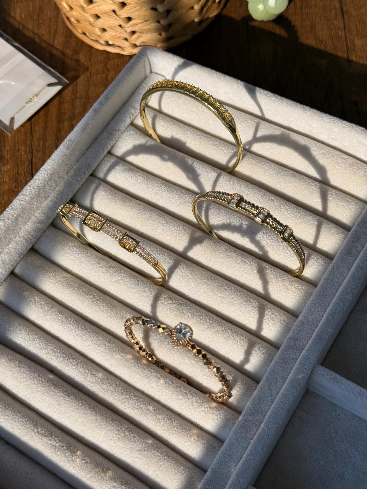 Xuping Baget Taşlı Kelepçe 1336