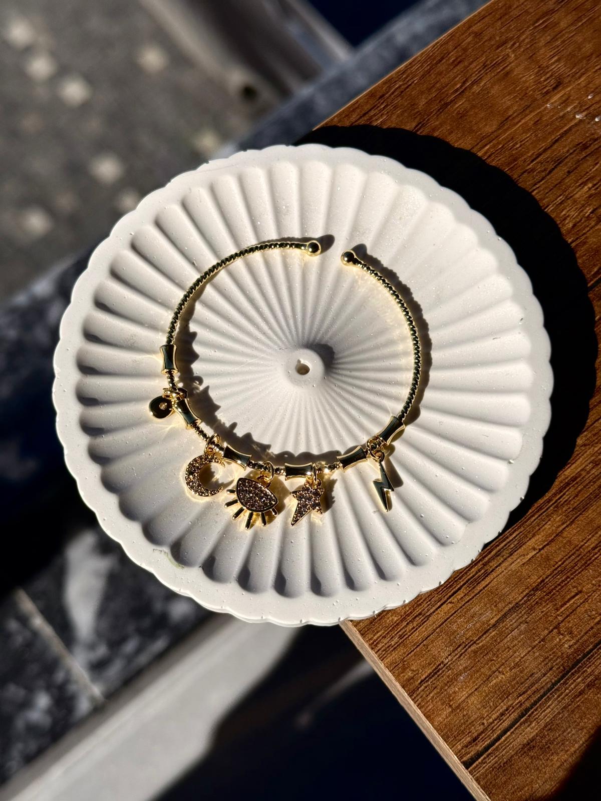 Özel Seri Sallantılı Zirkon Taşlı Charmlı Güneş Ay Yıldız Şimşek Kelepçe Bileklik 1233