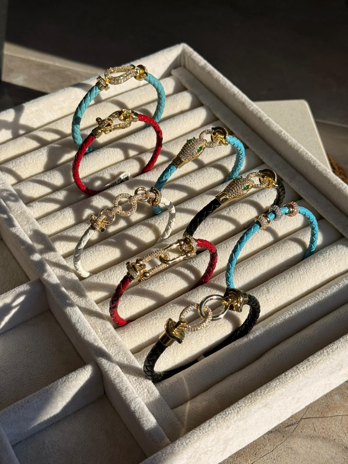 Özel Tasarım Siyah At Nalı Deri Bileklik 1108 