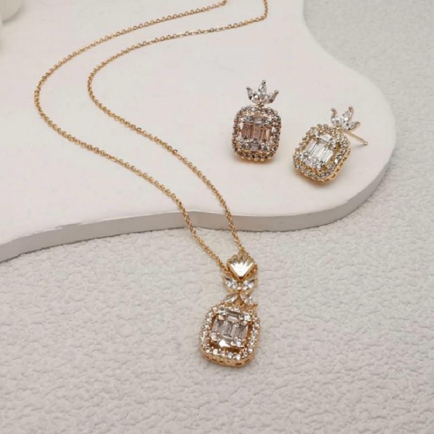 Zirkon ve Baget Taşlı Kolye Küpe Set 824