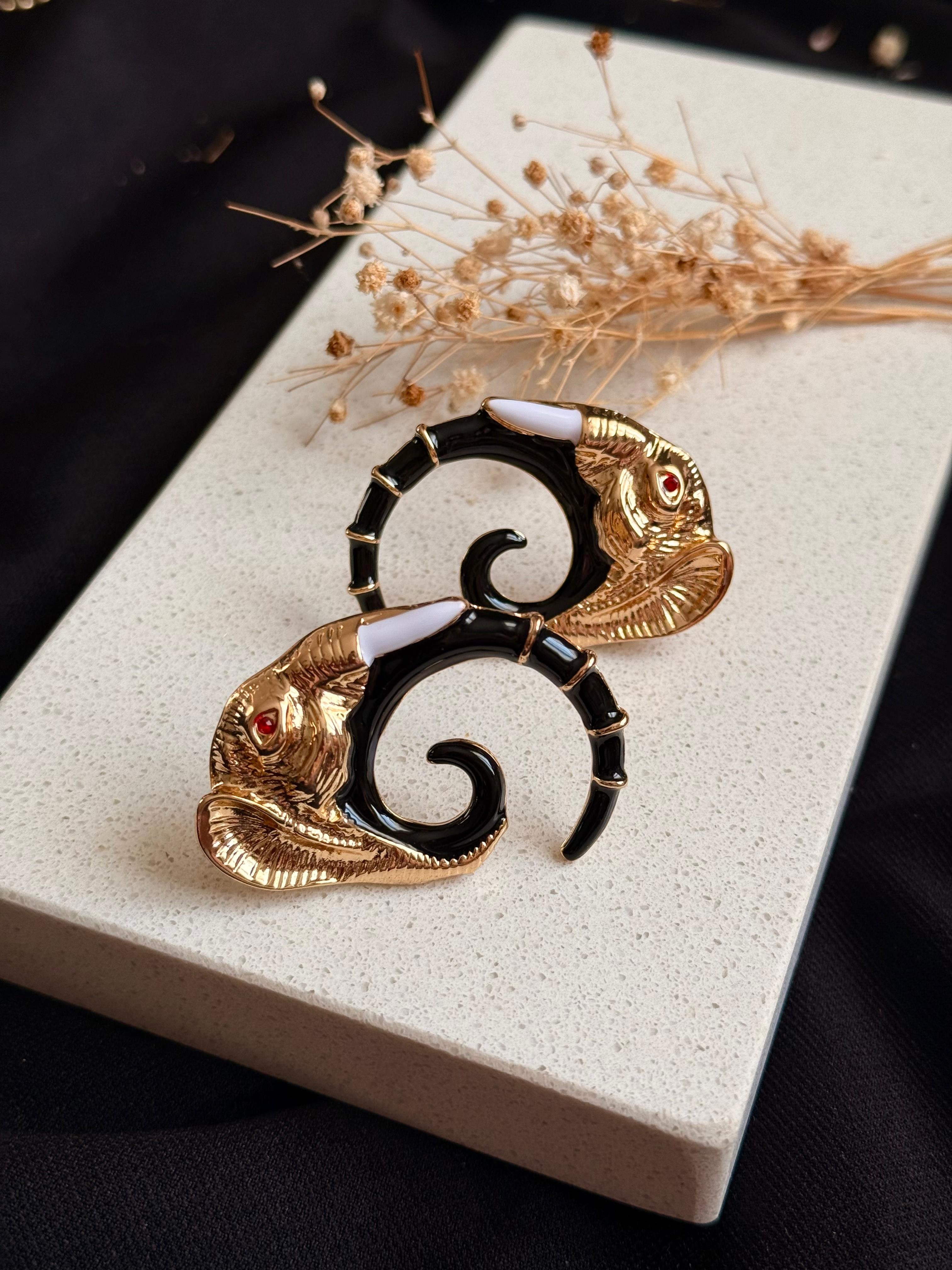 ZR Model Siyah  Gold Detaylı Fil Küpe 603