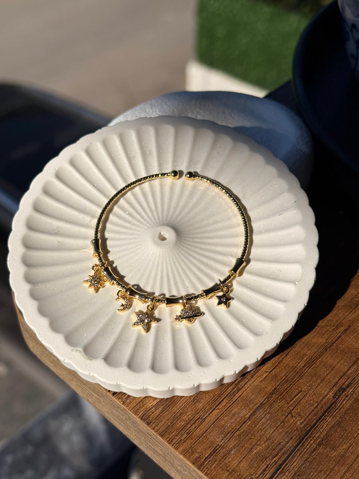 Özel Seri Yıldız Taşlı Renkli Çoklu Charm Sallantılı Kelepçe Bileklik 1234