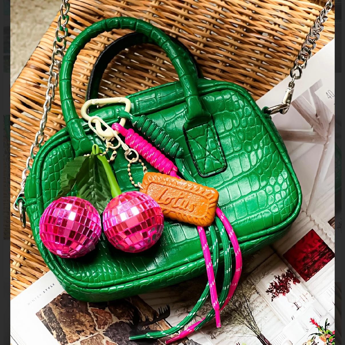 PEMBE KİRAZ DİSKO TOPU CHARM 585