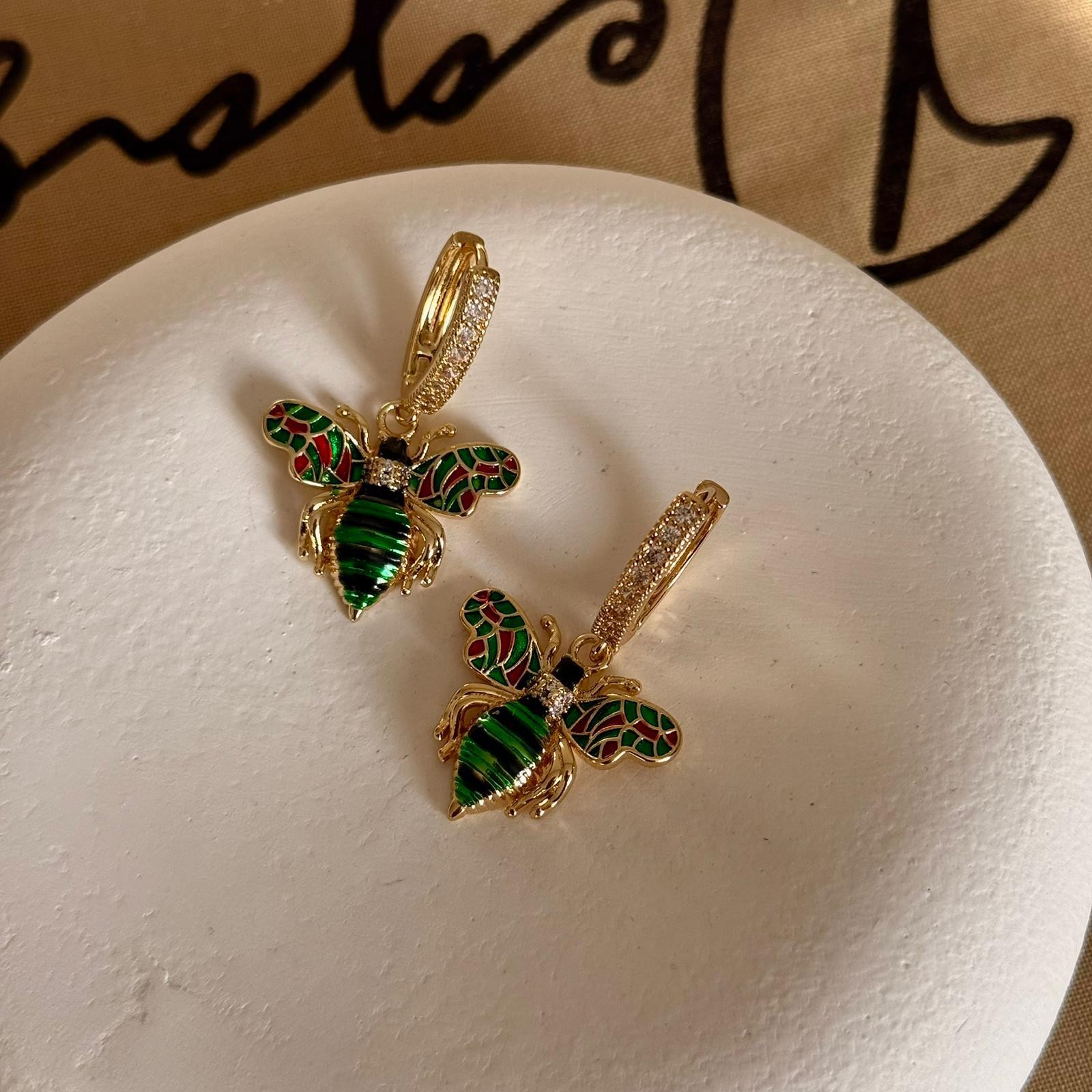 YEŞİL ARI SALLANTILI GOLD ÇELİK KÜPE 789