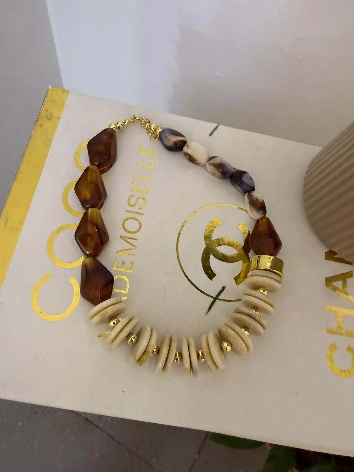 Krem Kahve Boncuklu Elegant Şık Kolye 1255