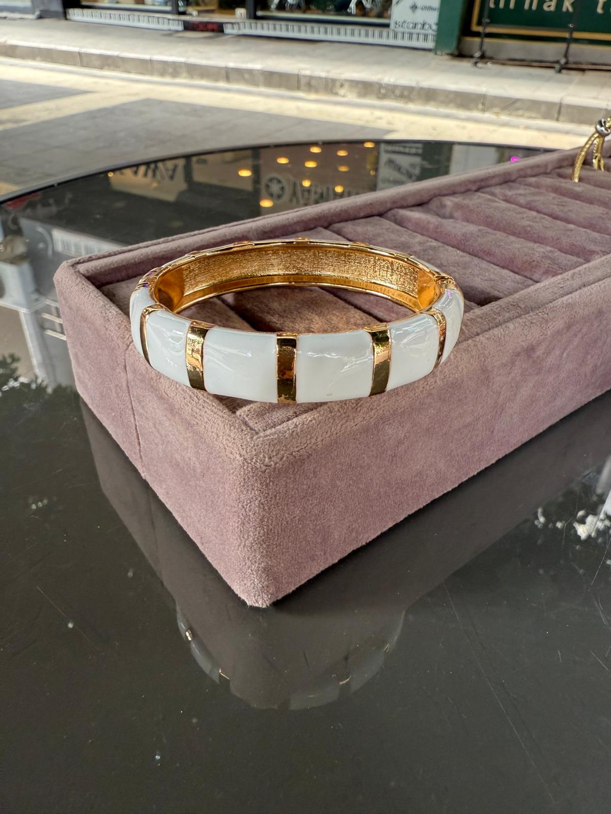 Beyaz Mineli Kelepçe 942