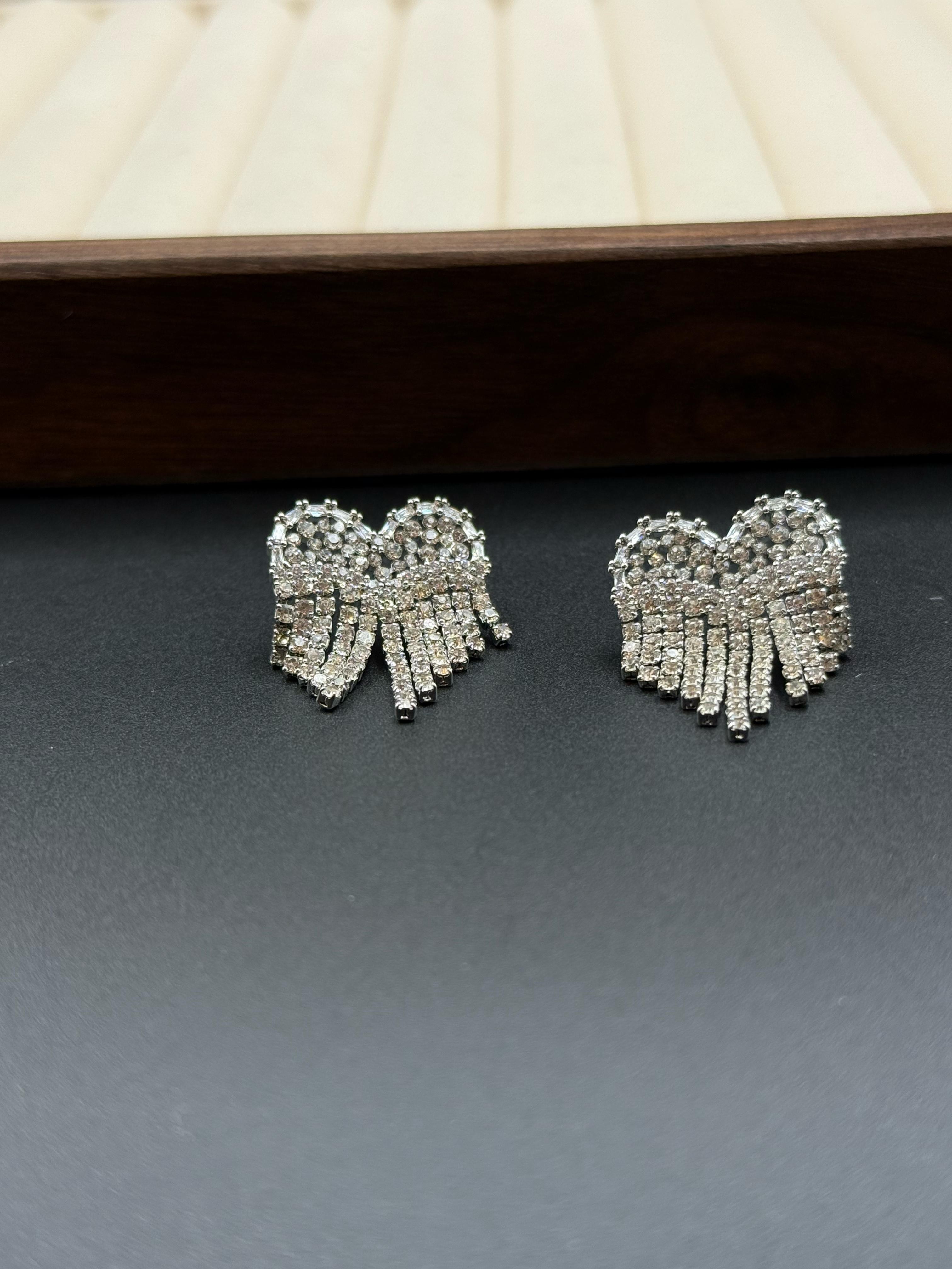 Kalpli Taşlı Silver Vip Küpe 341