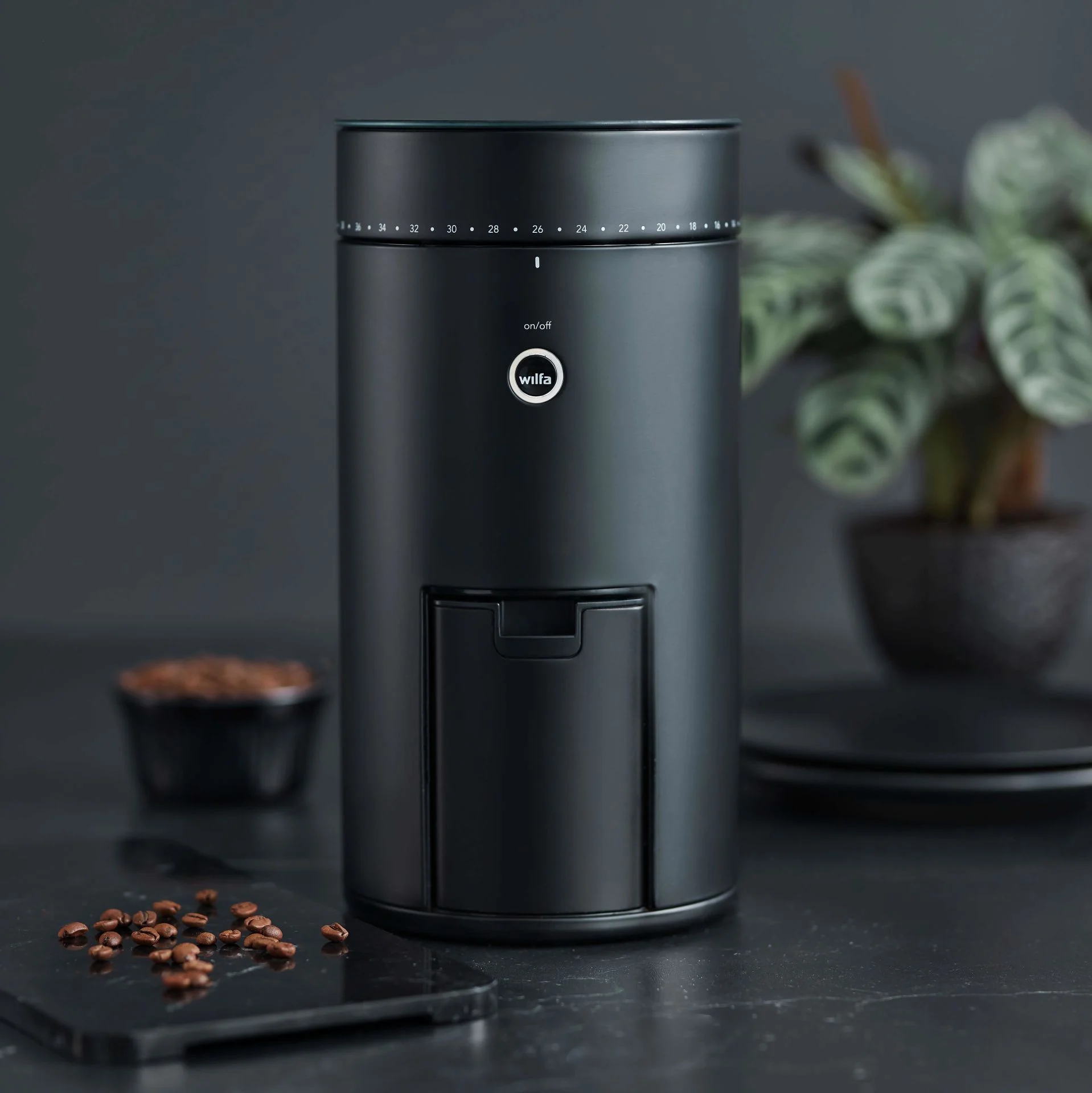 Wilfa Uniform 58mm Flat Dişli Tartılı Kahve Öğütücü Siyah  (Demleme Kahve Hediyeli)