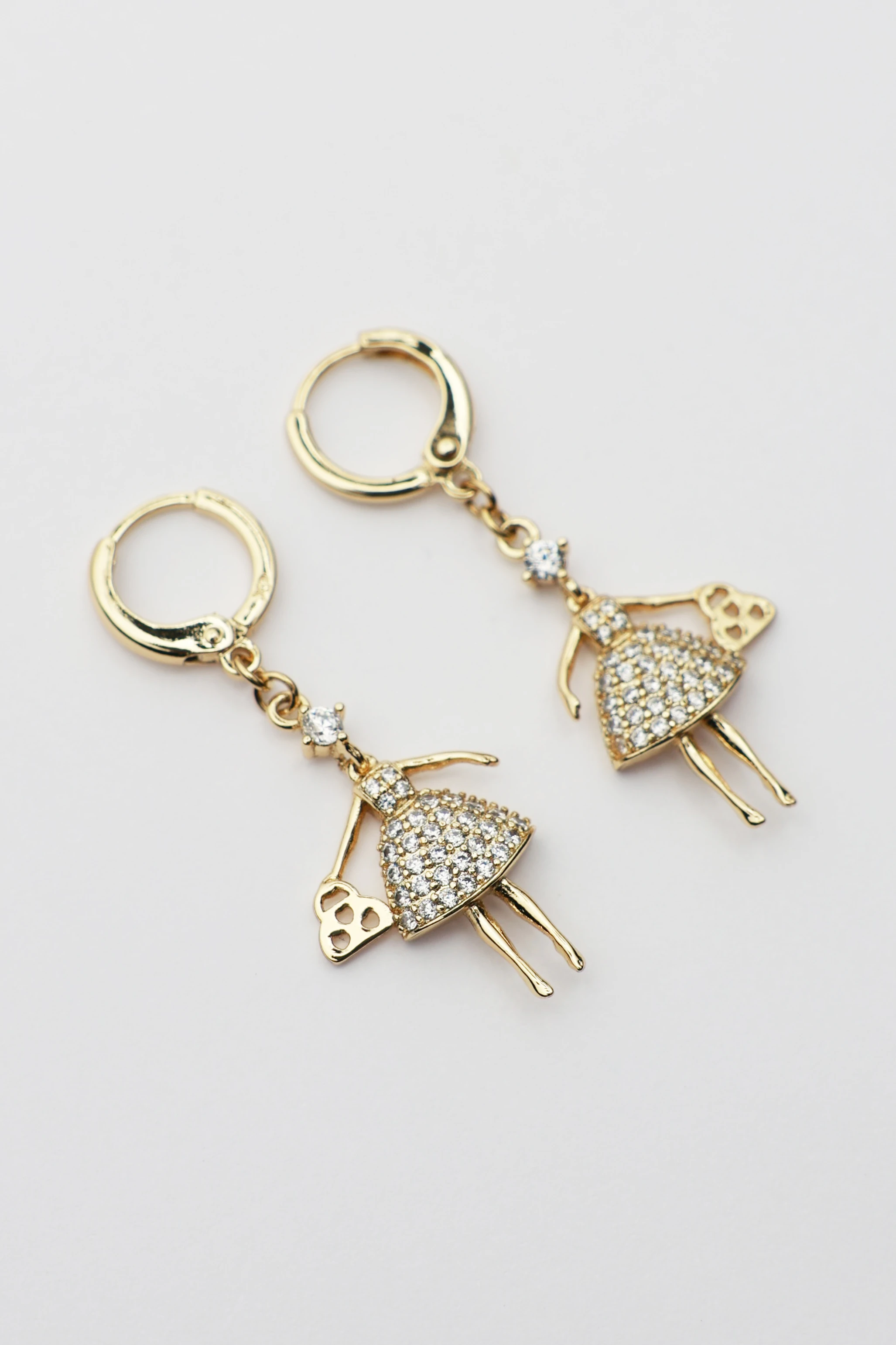 Sonche Kadın Figürlü Taşlı Küpe 9010