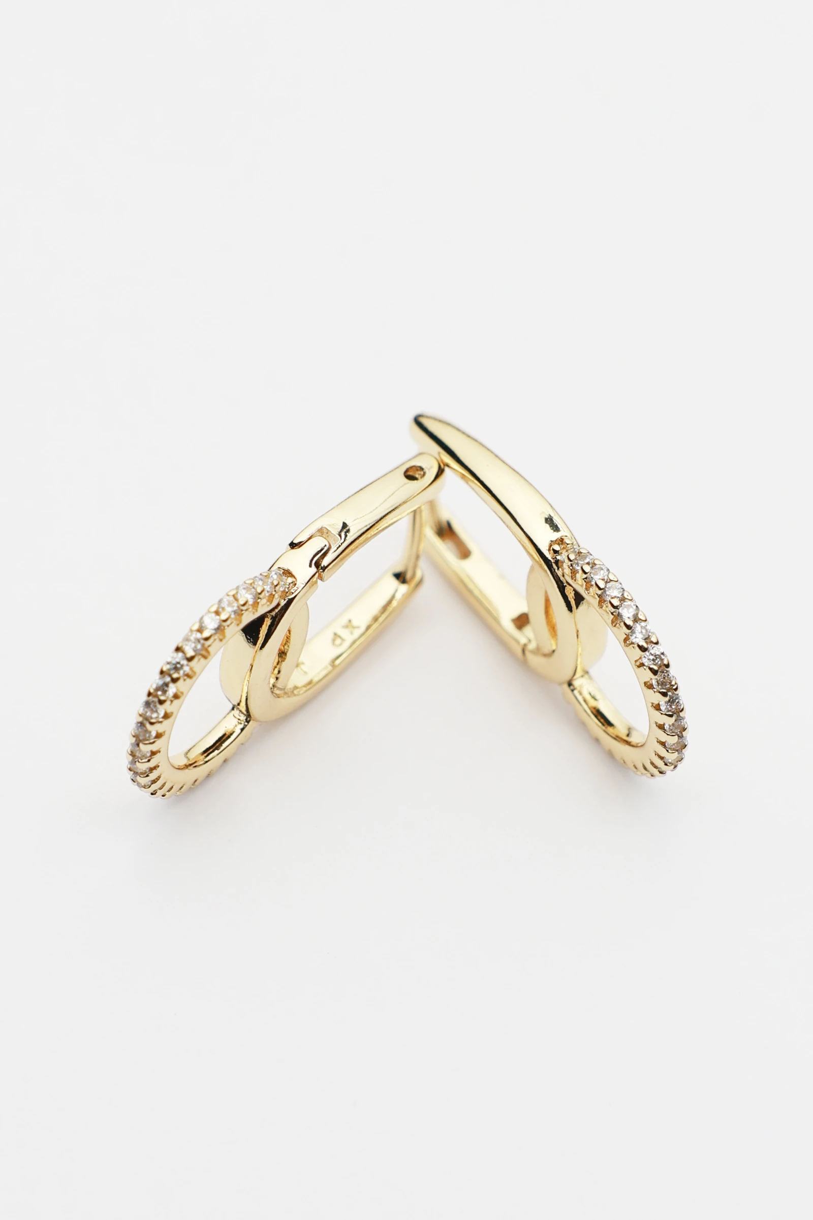 Sonche Oval U Formlu Taşlı Küpe 9050