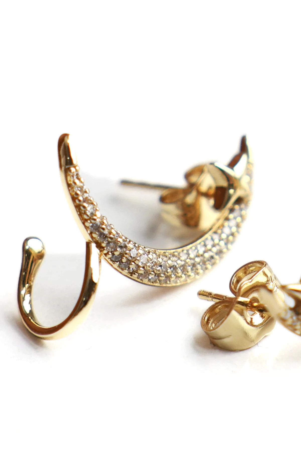 Sonche Hilal Figürlü Taşlı Küpe 7010