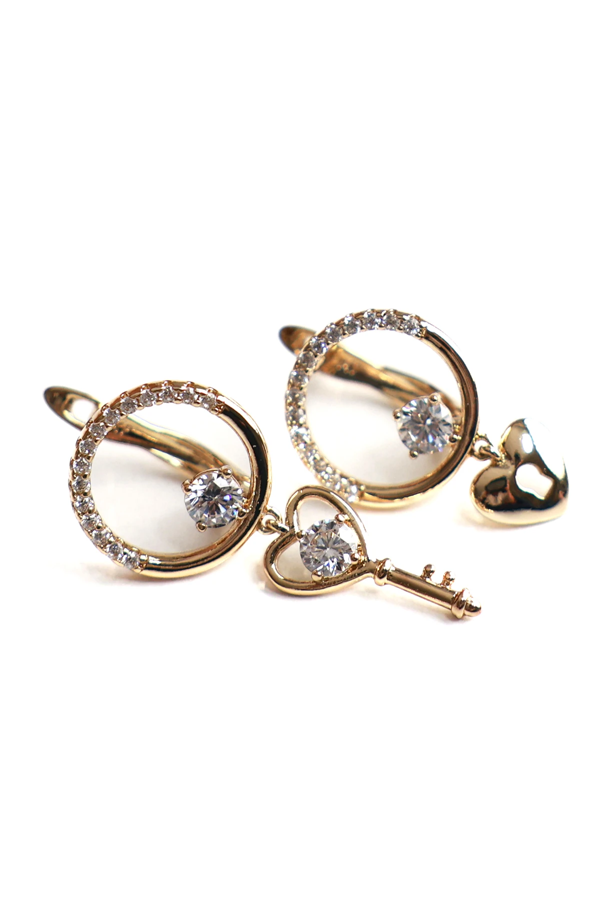 Sonche Anahtar Figürlü Küpe 7060