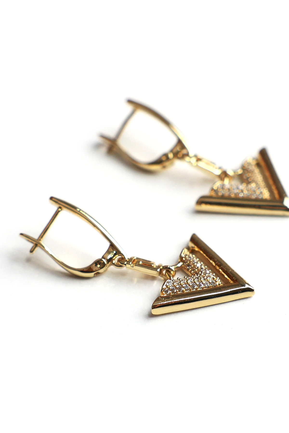 Sonche Üçgen Taşlı Küpe 8000