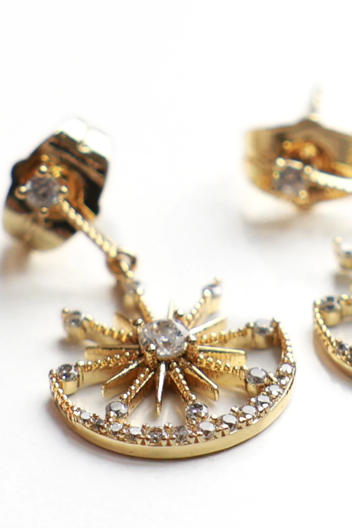 Sonche Kar Desenli Taşlı Küpe 8010