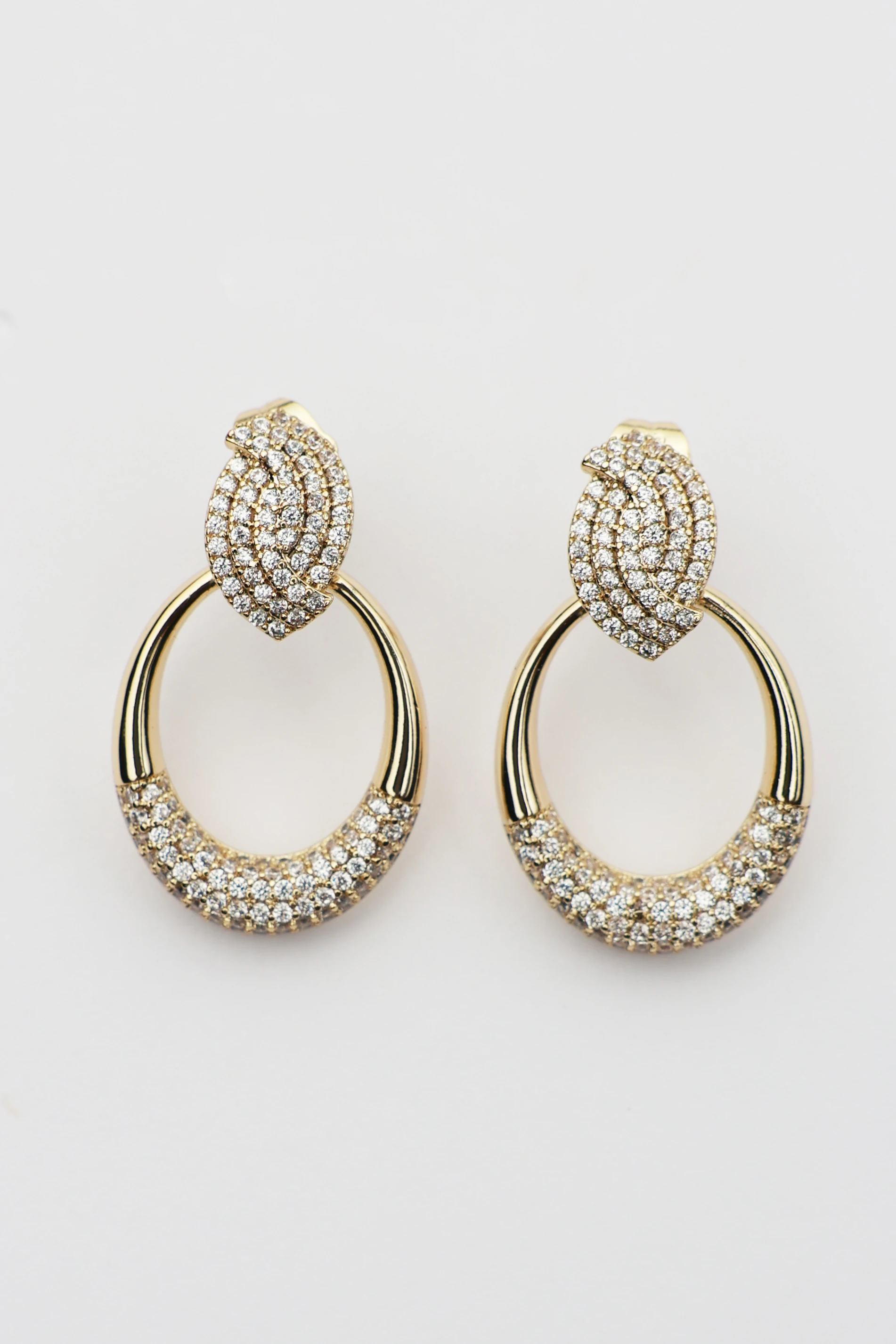 Sonche Hasır Taşlı Küpe 9090