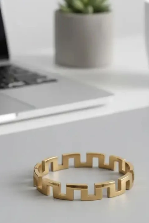 Sonche Sıra Altın Rengi Kelepçe 1050