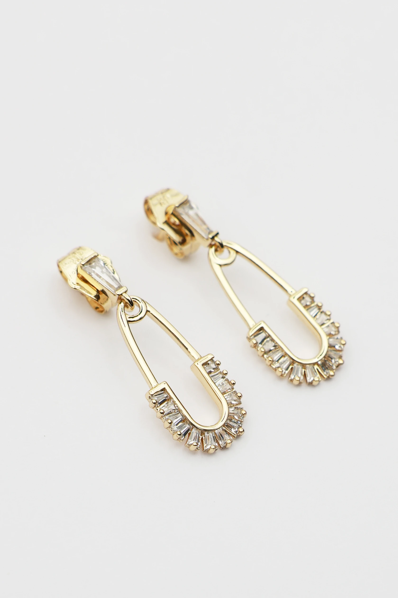 Sonche Taşlı Sallantılı Küpe 9000