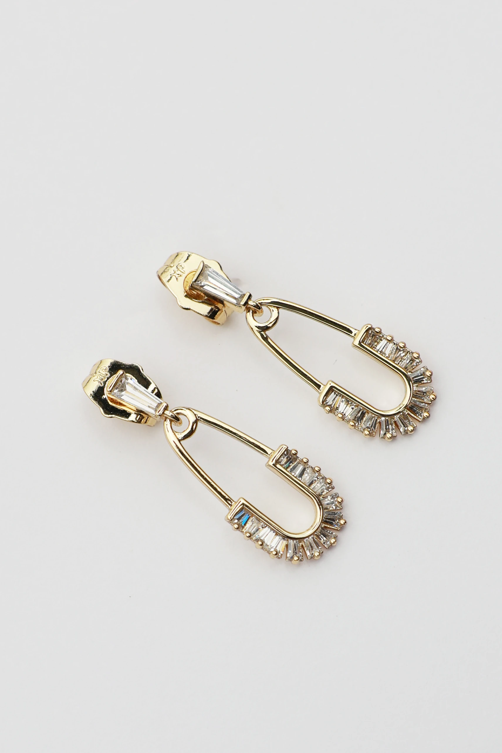 Sonche Taşlı Sallantılı Küpe 9000