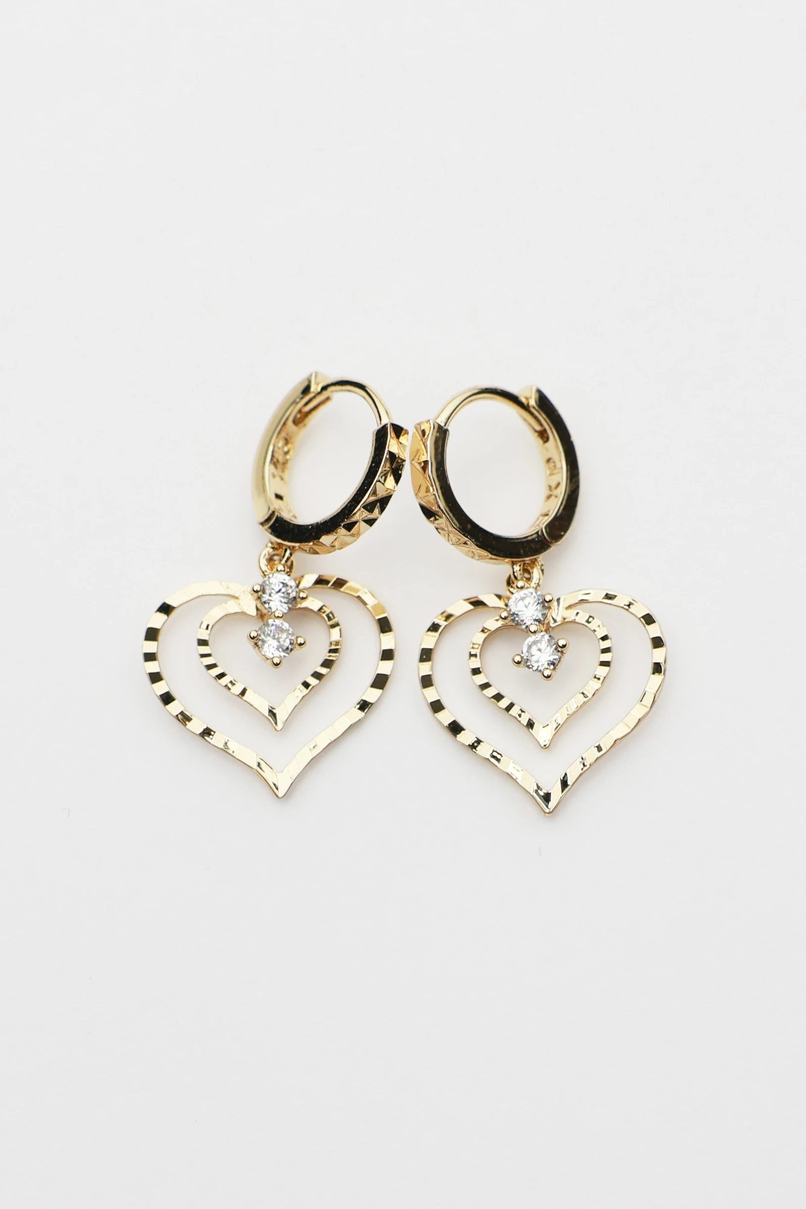 Sonche Kalp Figürlü Taşlı Küpe 9060