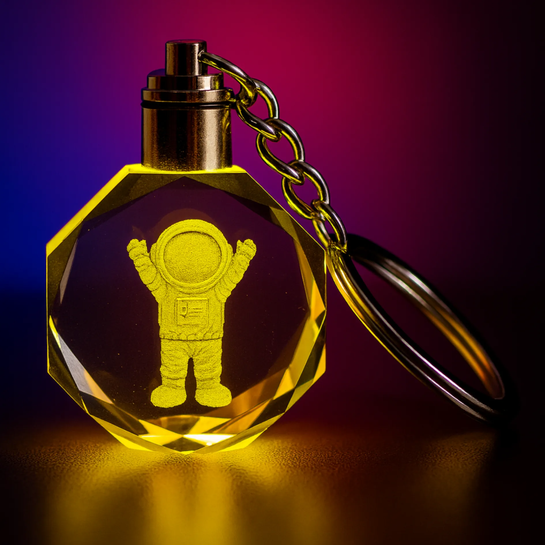 Astronot Renk Değiştiren Işıklı Kristal Anahtarlık