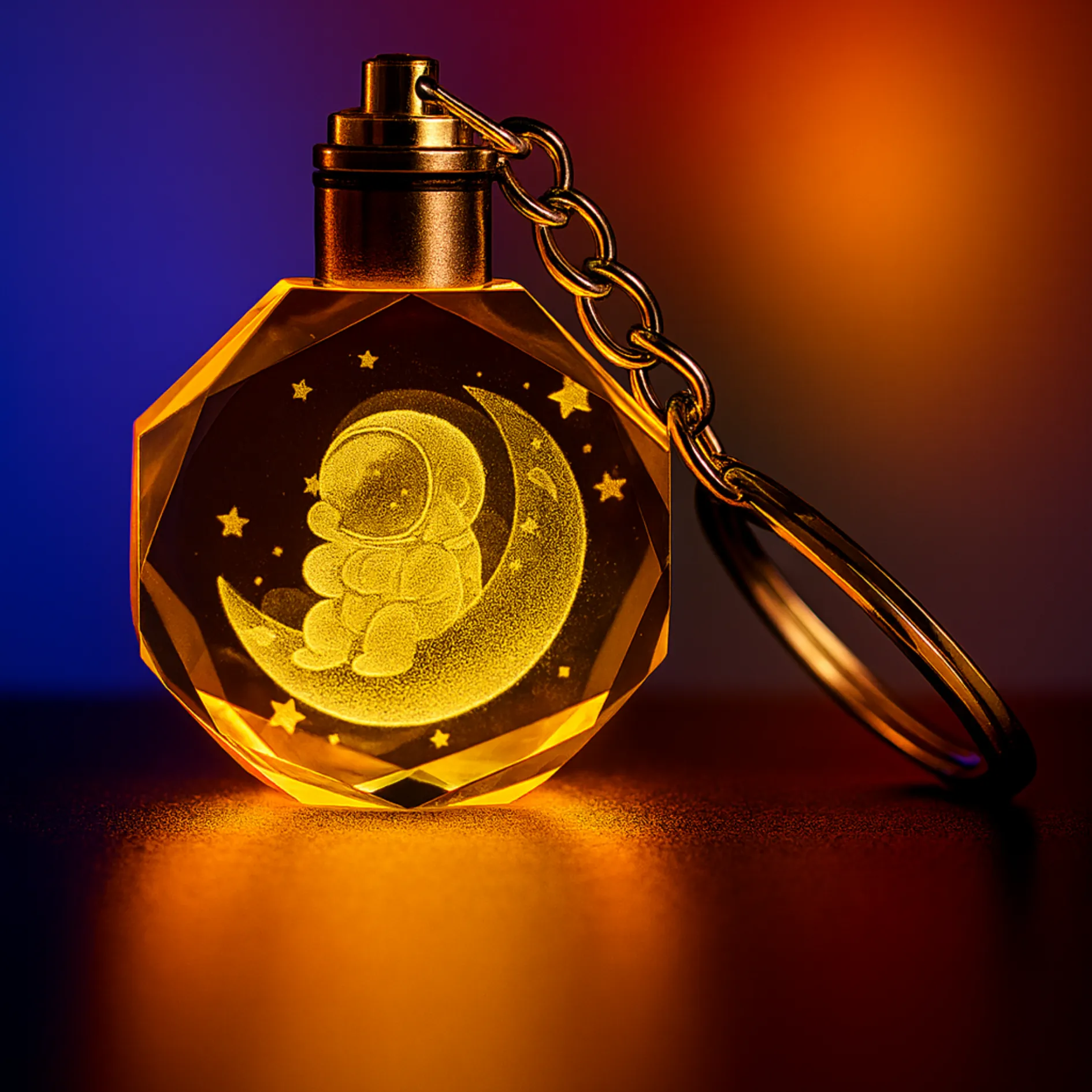 Astronot Tasarımlı Renk Değiştiren Işıklı Kristal Anahtarlık