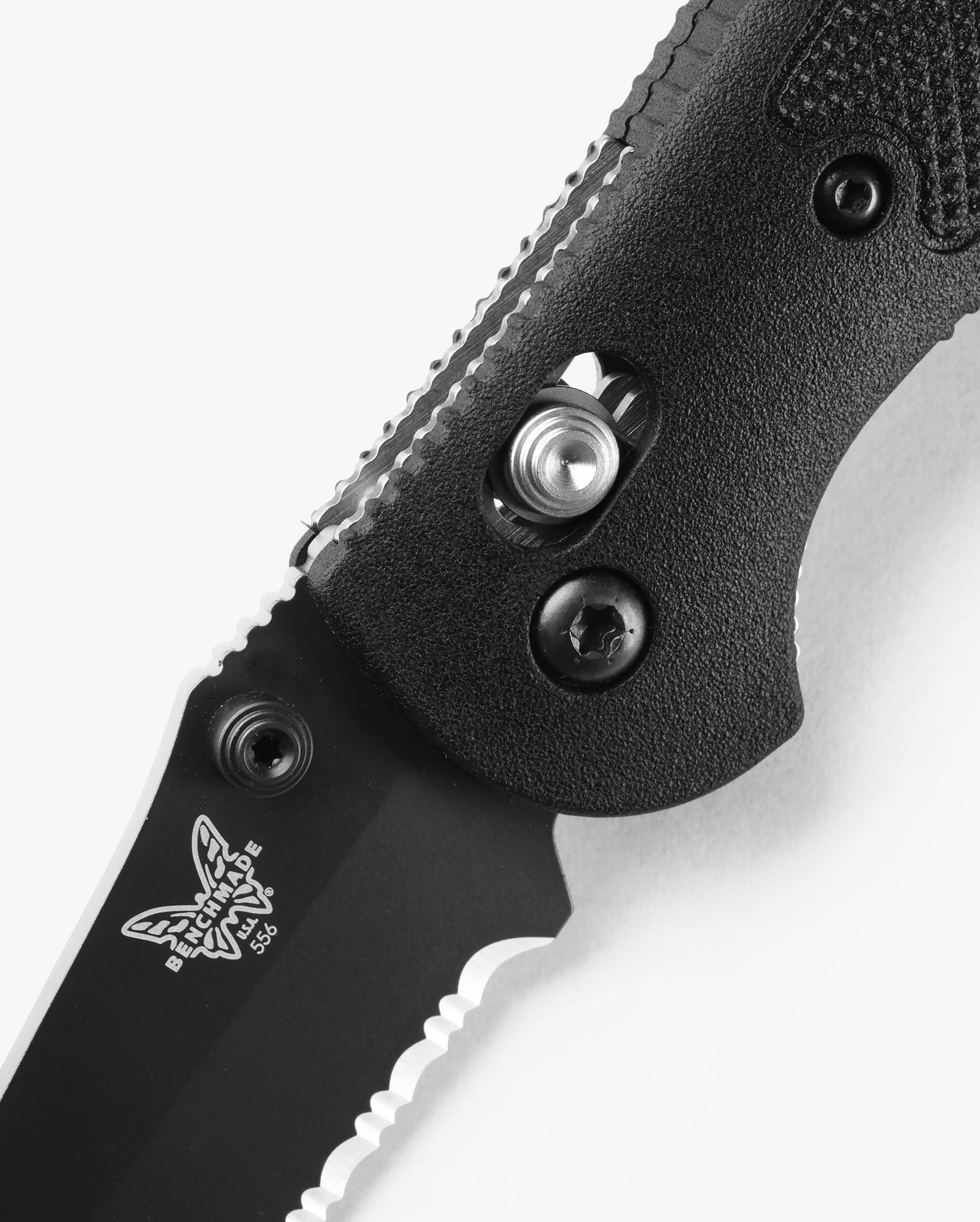 Benchmade Mini Griptilian® Black Grivory® Serrated Drop Point Black Çakı