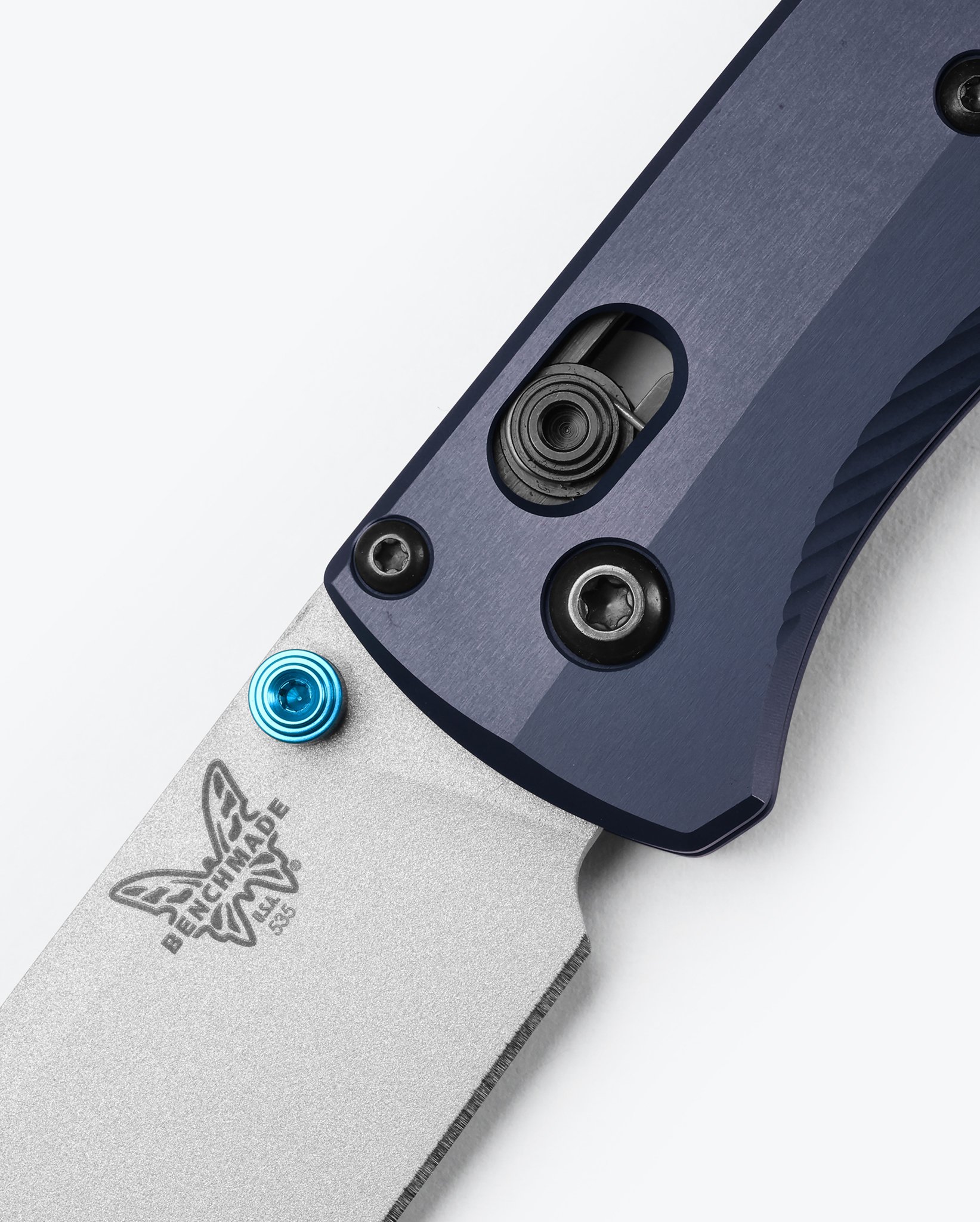 Benchmade Mini Bugout® Crater Blue Aluminum CPM-S90V Silver Çakı 