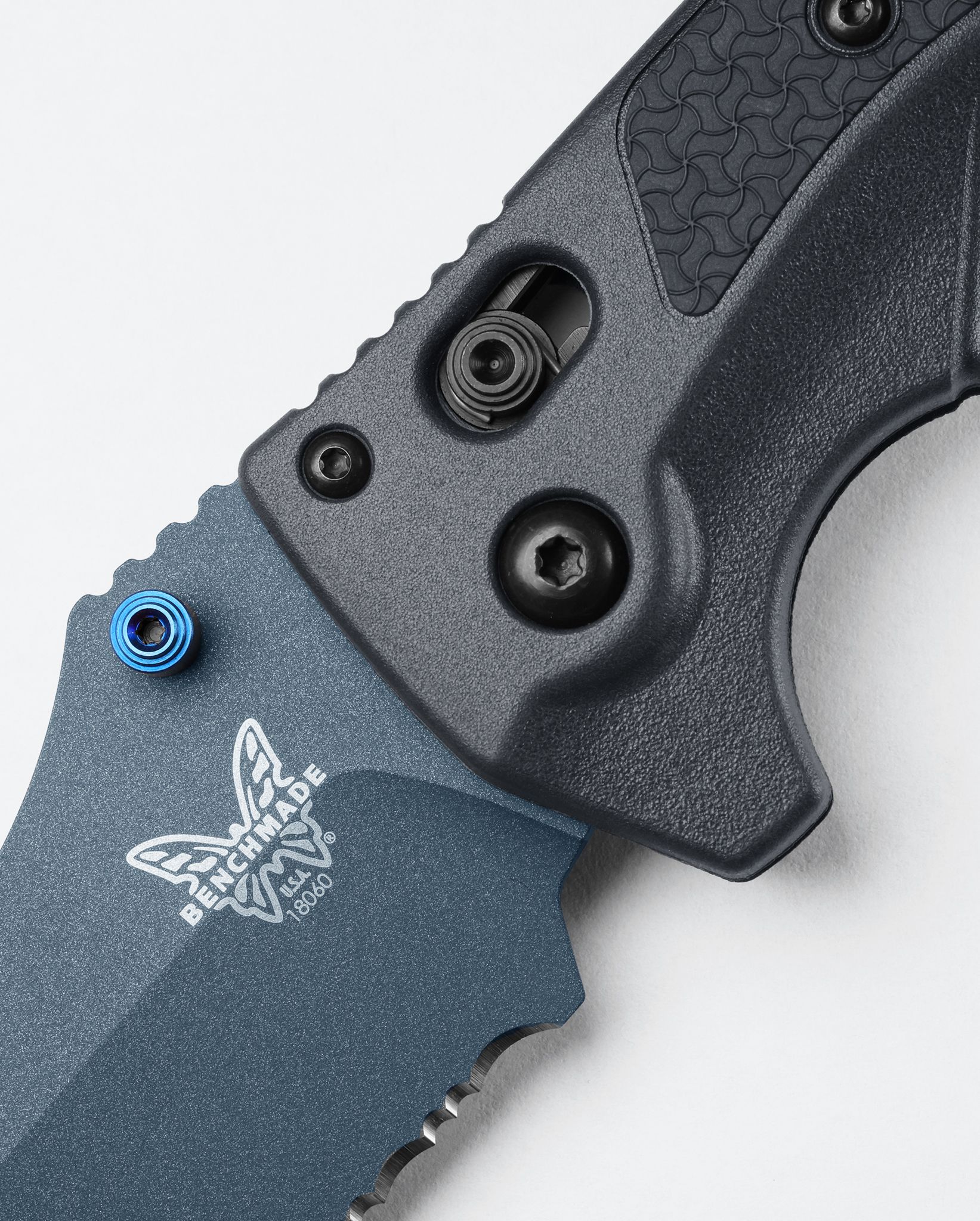 Benchmade Adira™ Tempest Gray Grivory® Serrated Magnacut Cerakote ‘‘Dark Water’’ Çakı