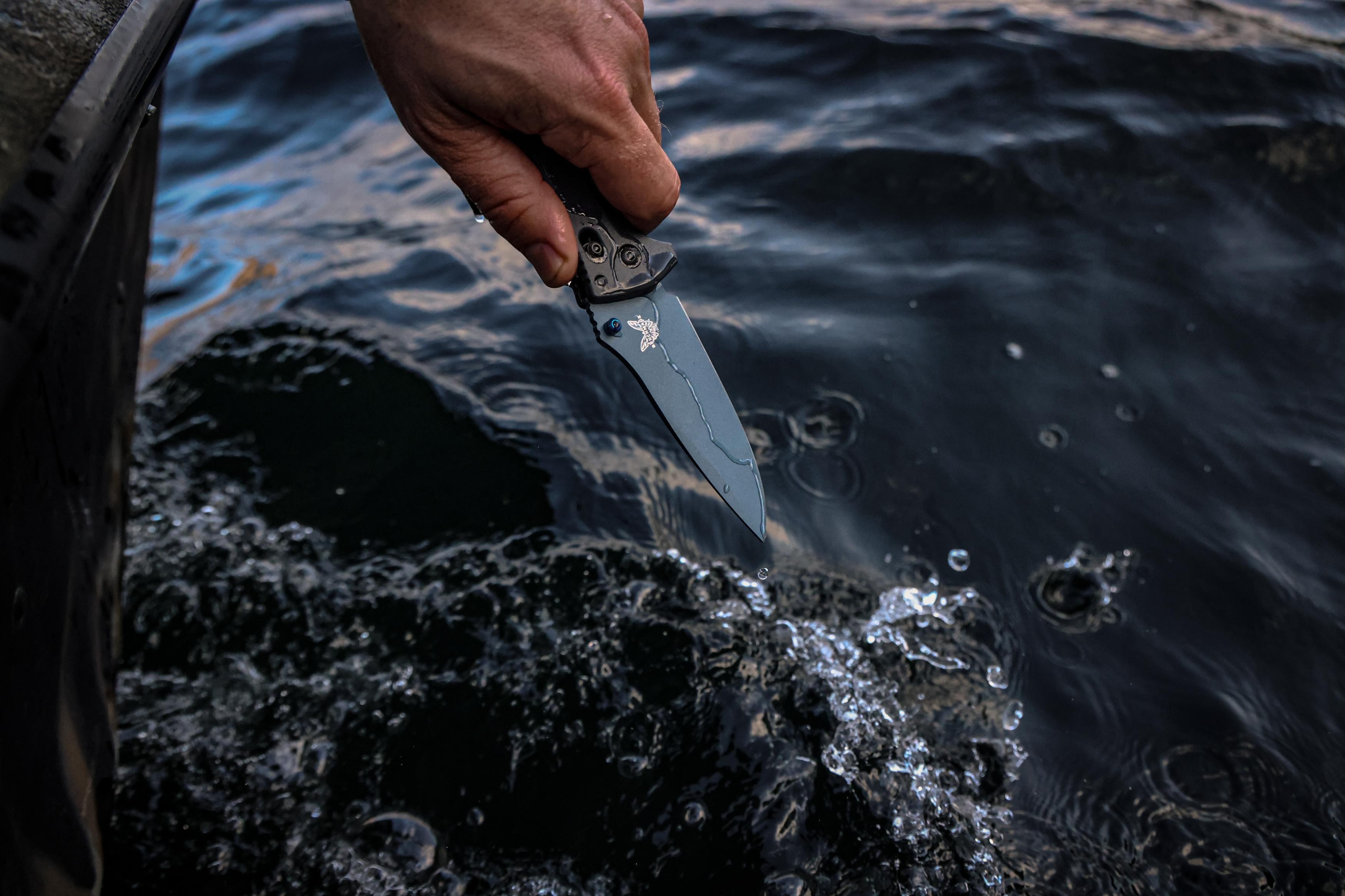 Benchmade Adira™ Tempest Gray Grivory® Magnacut Cerakote ‘‘Dark Water’’ Çakı