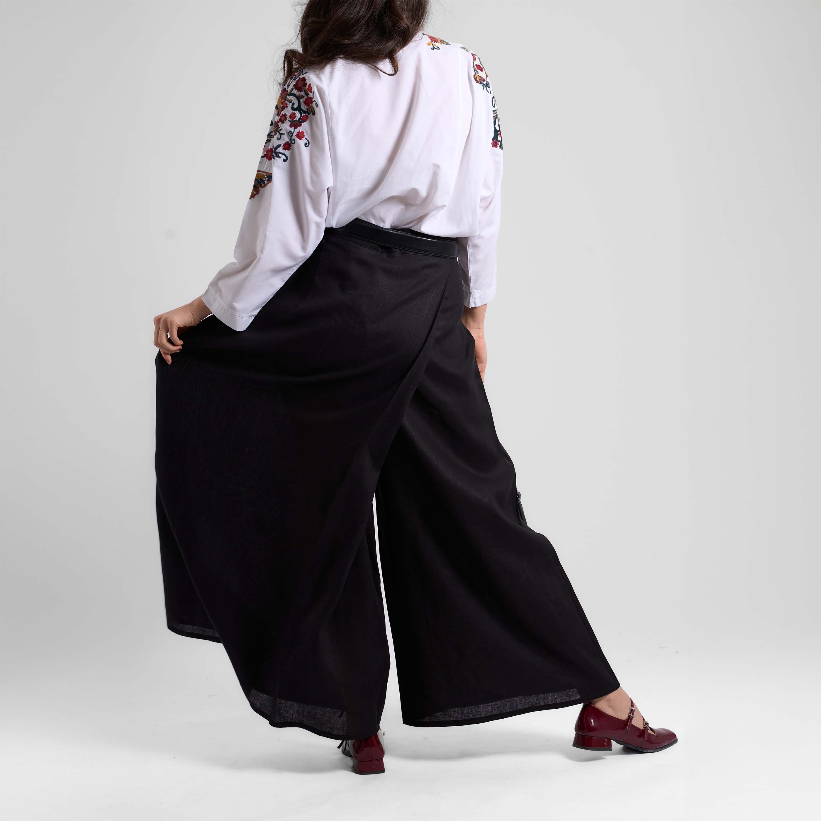 Siyah Keten Etek Pantolon