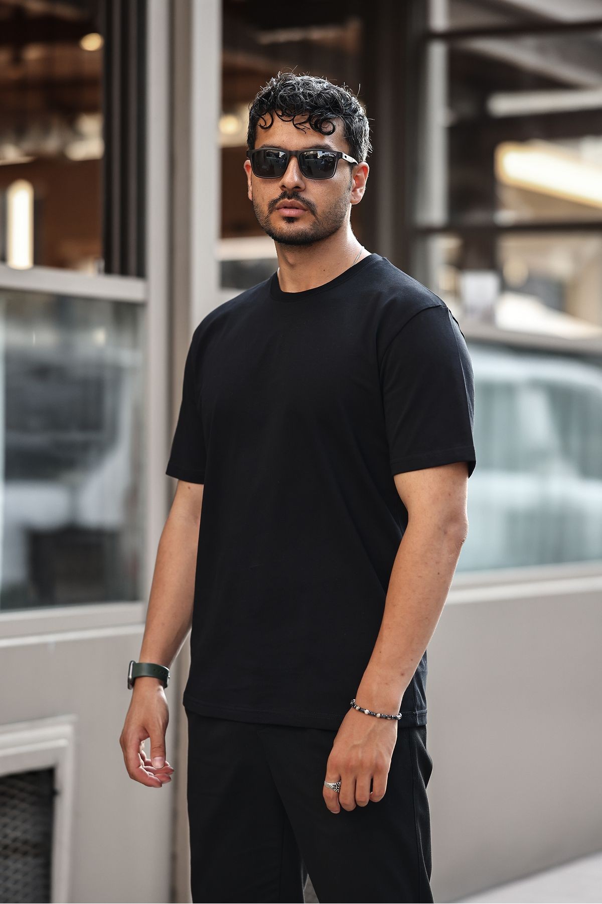 ERKEK BASIC HEAVY WEIGHT T-SHIRT Kompakt pamuklu oversize t-shirt. Bisiklet yaka ve kısa kollu - si̇yah