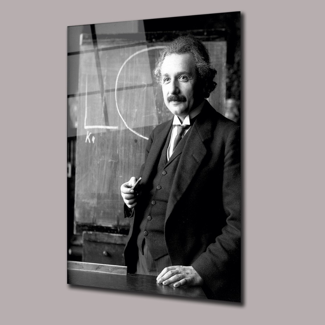 Albert Einstein - Kara Tahtada Anlatım Yaparken Uzay Ve Bilim Cam Tablo #PCT0946